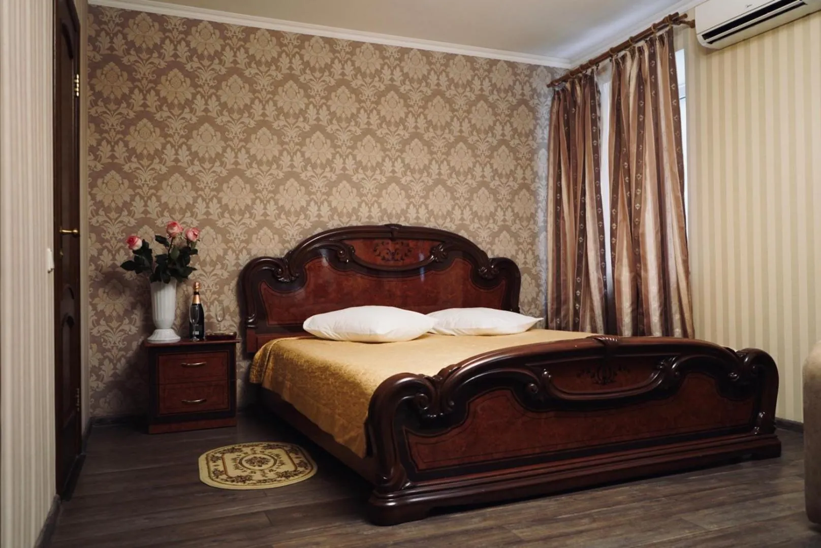 Bed in Evropeyskiy