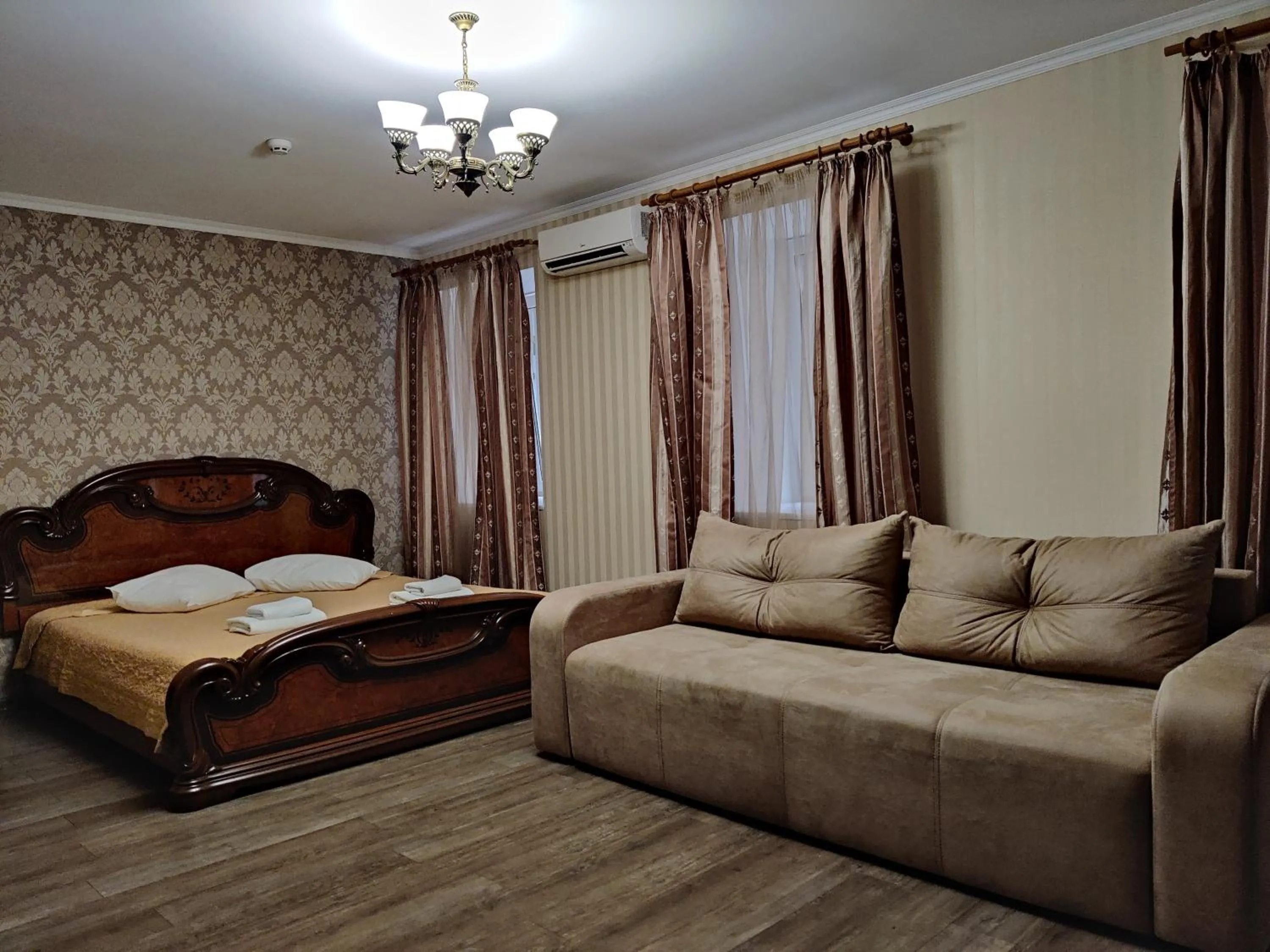 Bed in Evropeyskiy