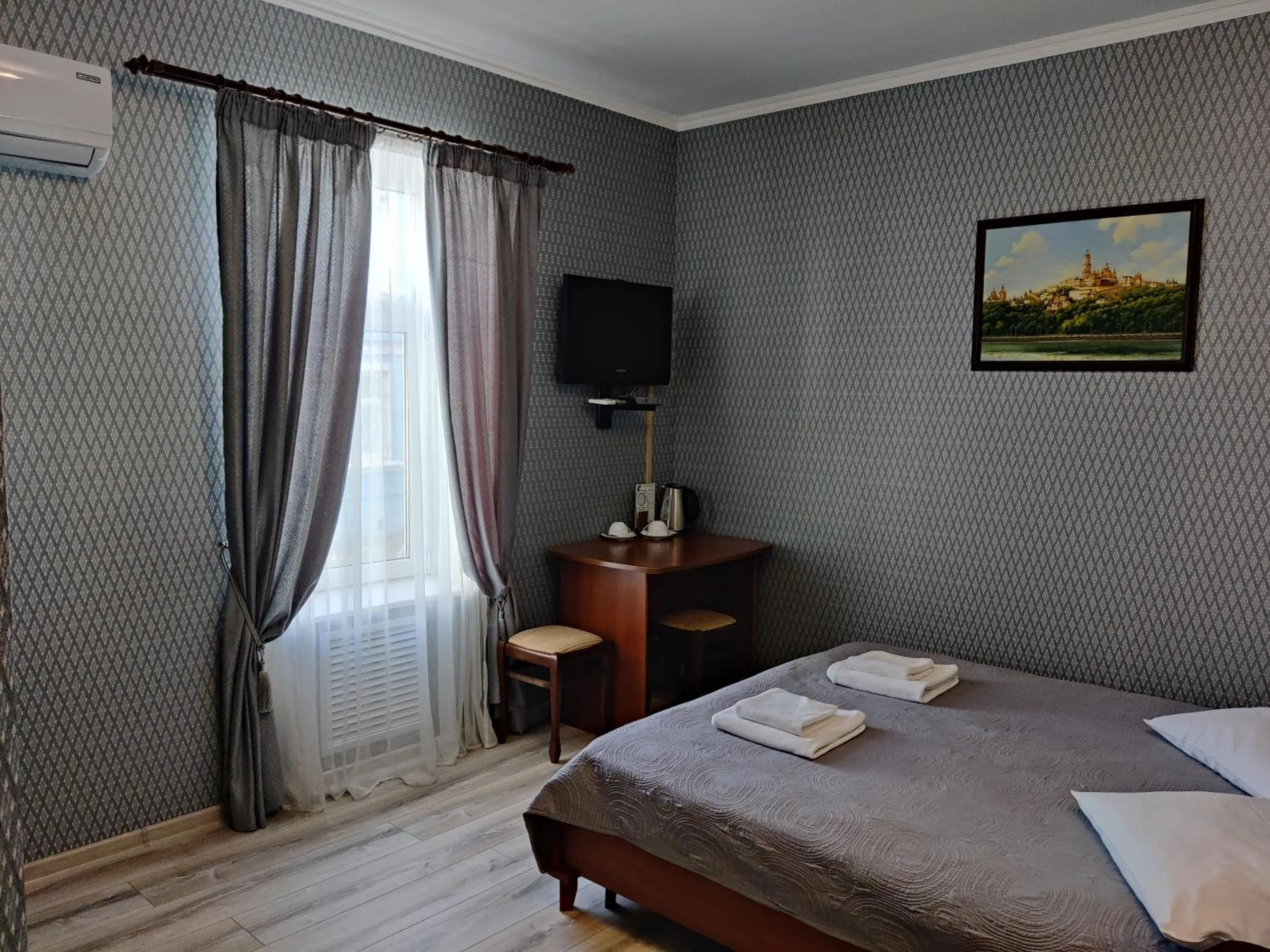 Bed in Evropeyskiy
