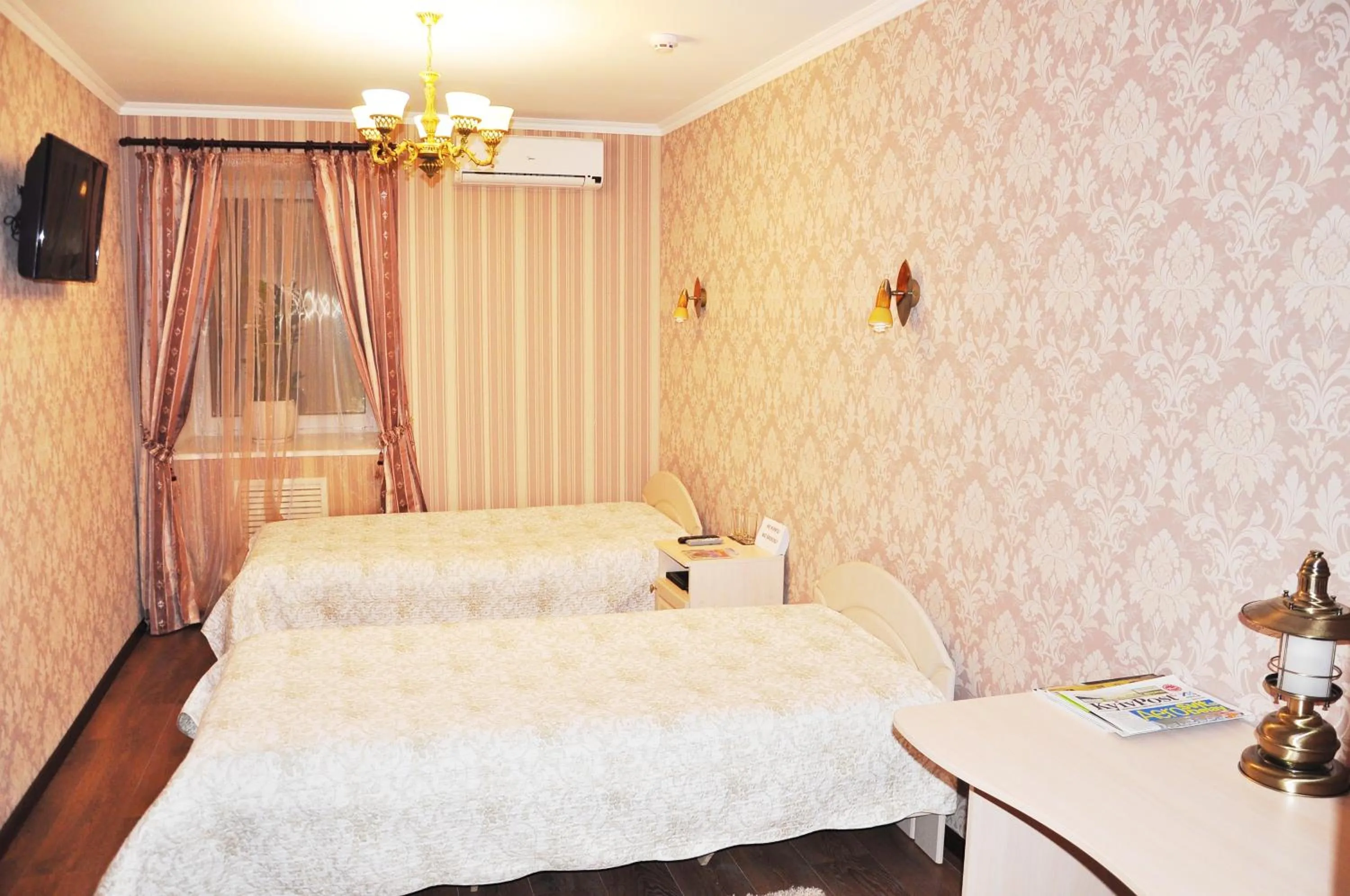 Photo of the whole room, Bed in Evropeyskiy