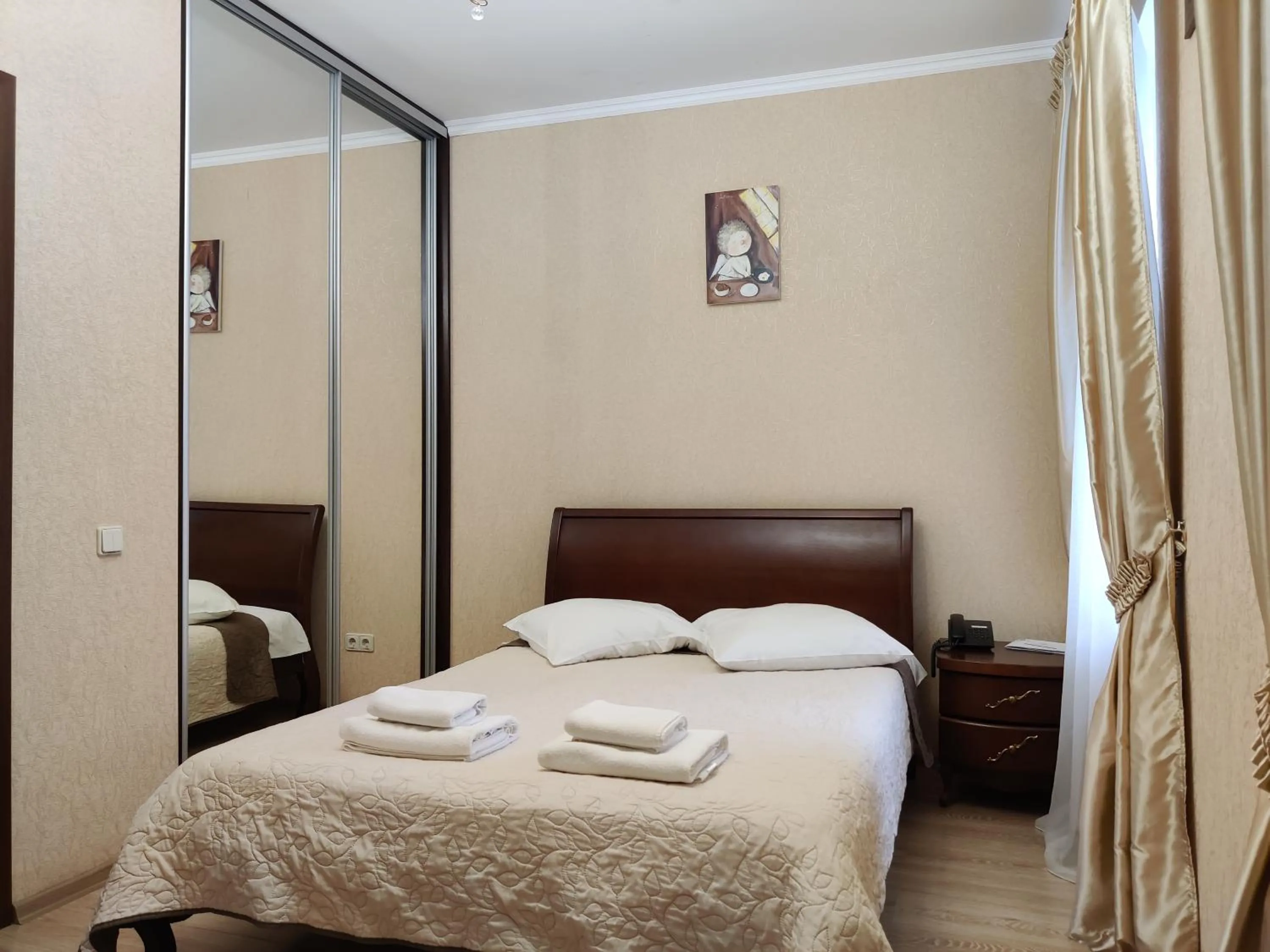 Bed in Evropeyskiy