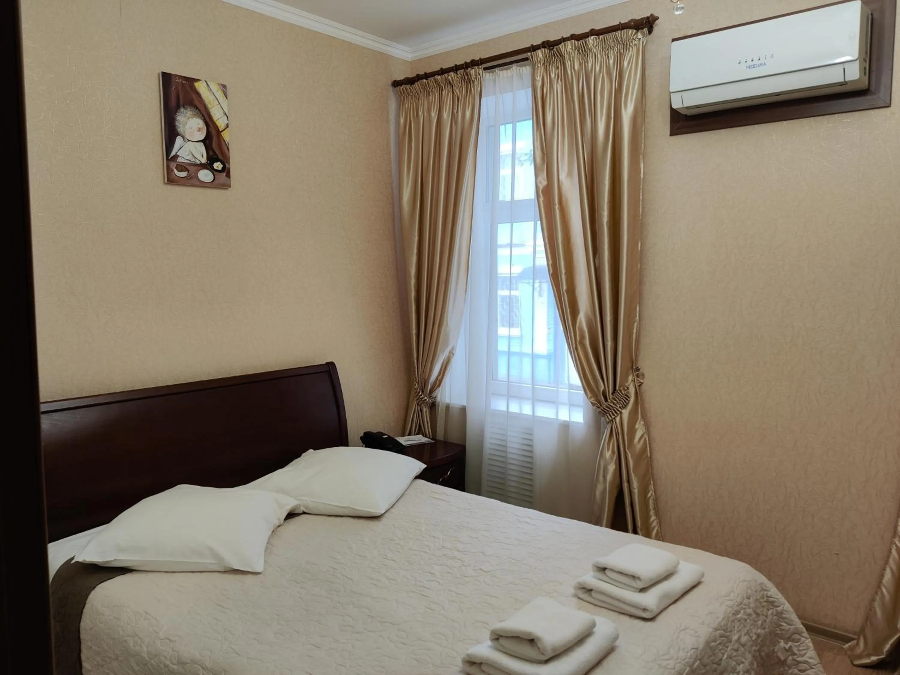 Bed in Evropeyskiy