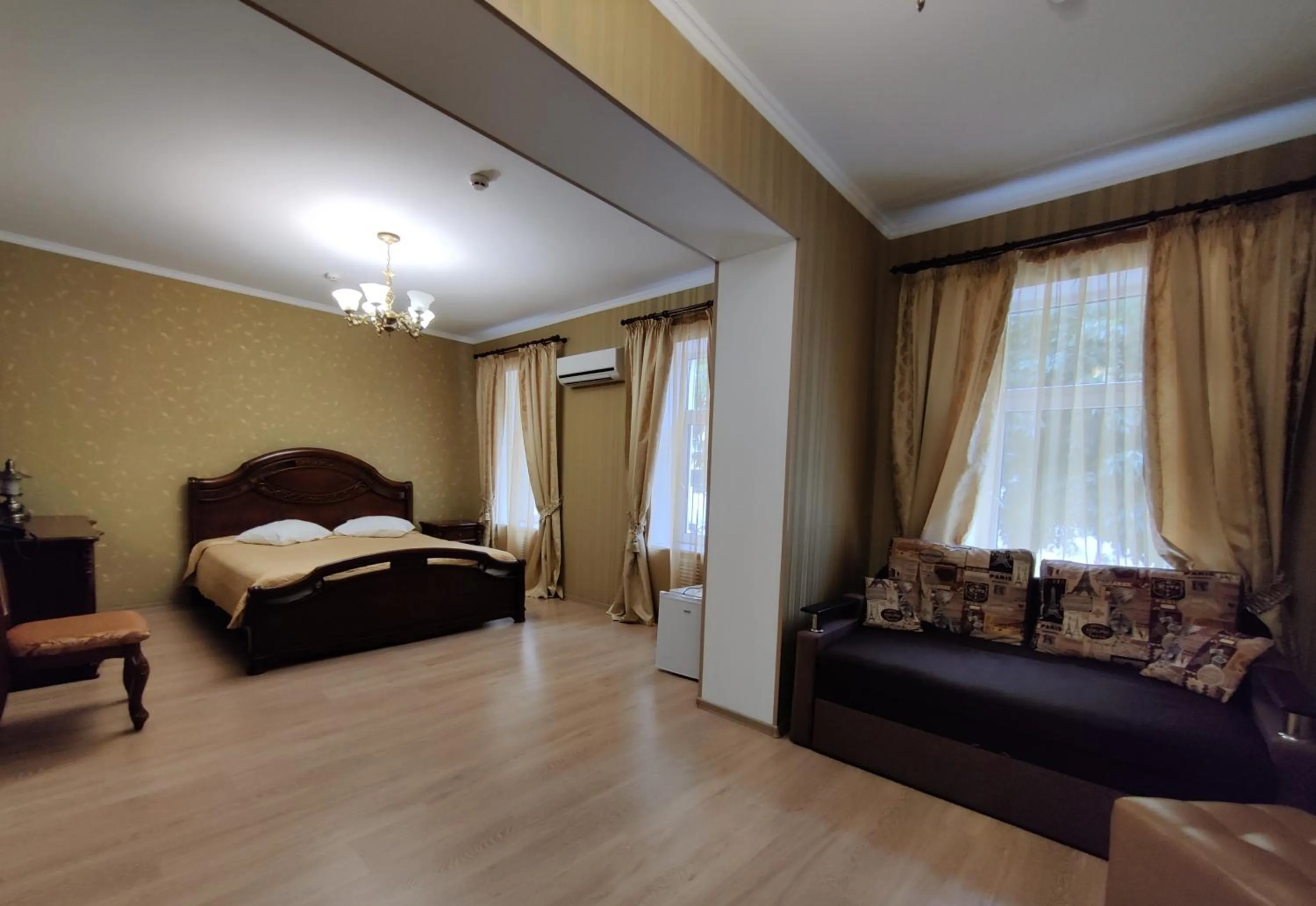 Bed in Evropeyskiy