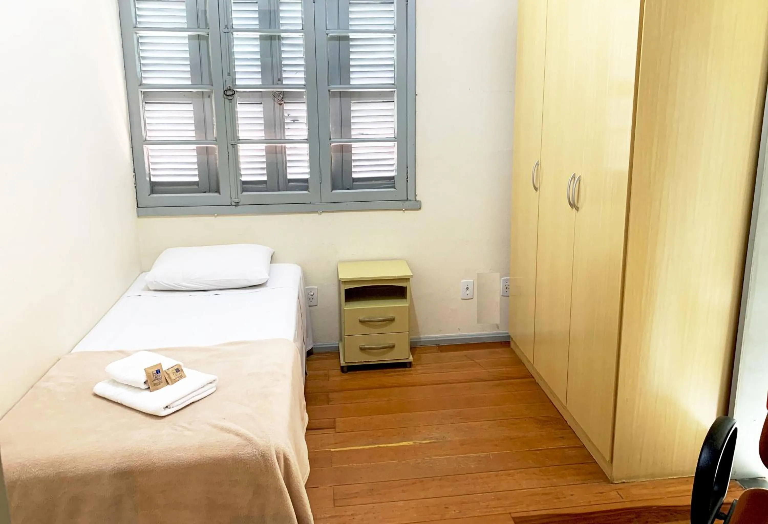 Shower, Bed in Hotel Pousada São Lourenço