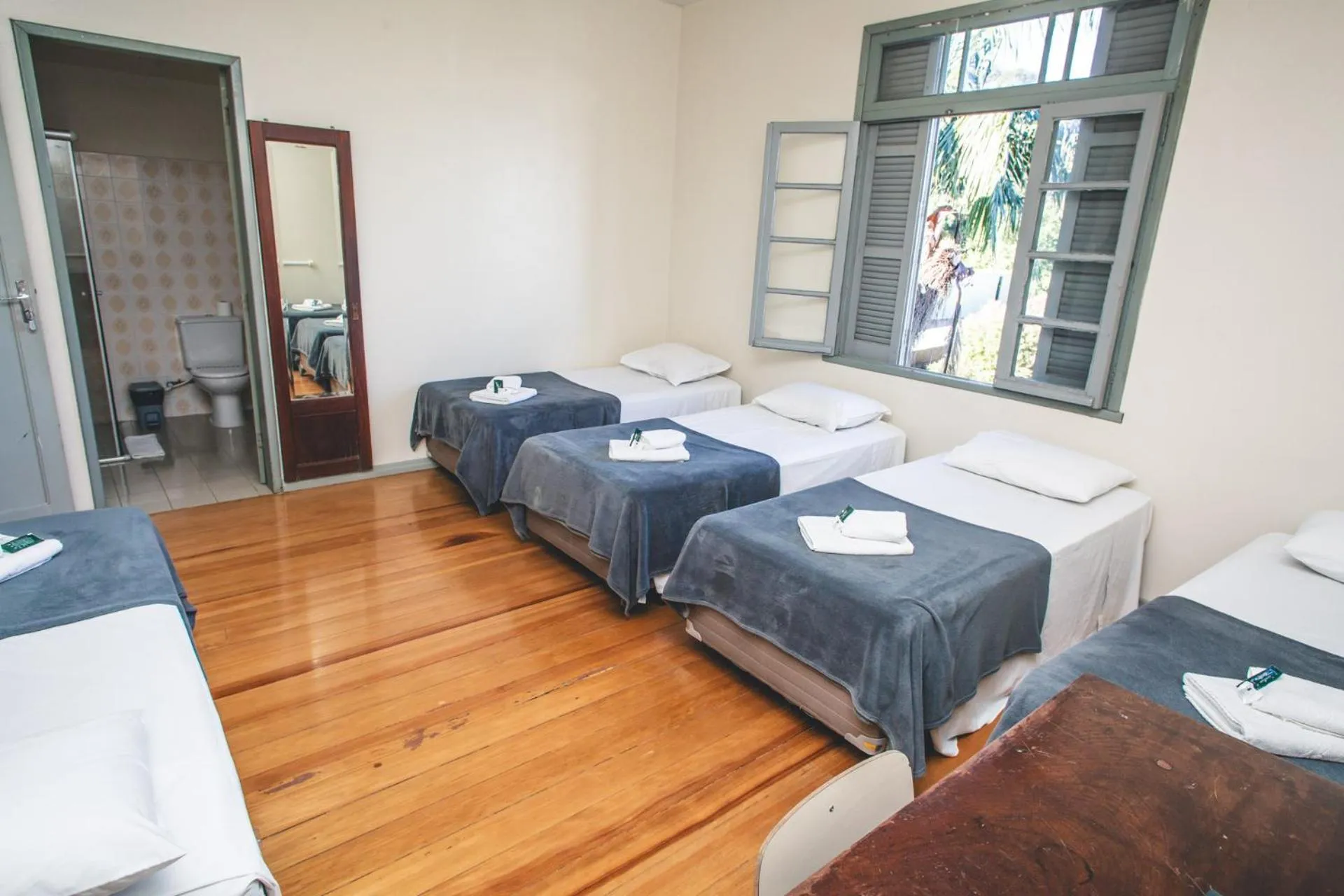 Shower, Bed in Hotel Pousada São Lourenço