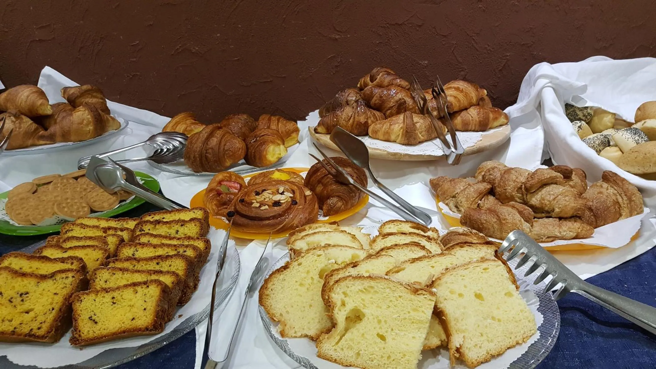 Food and drinks in Hotel Souvenir - Koolibry Hotels