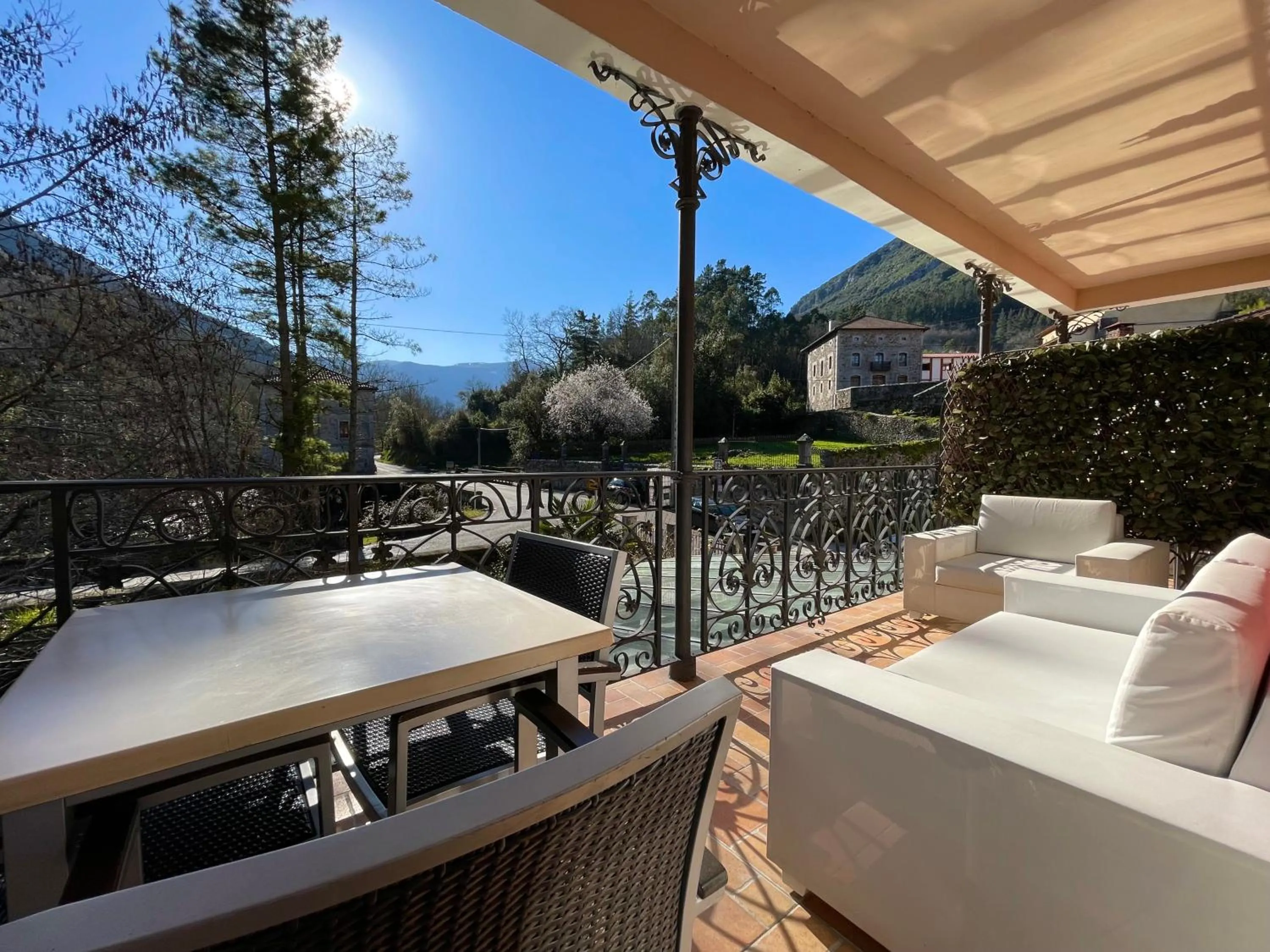 Akla La Casa Del Puente