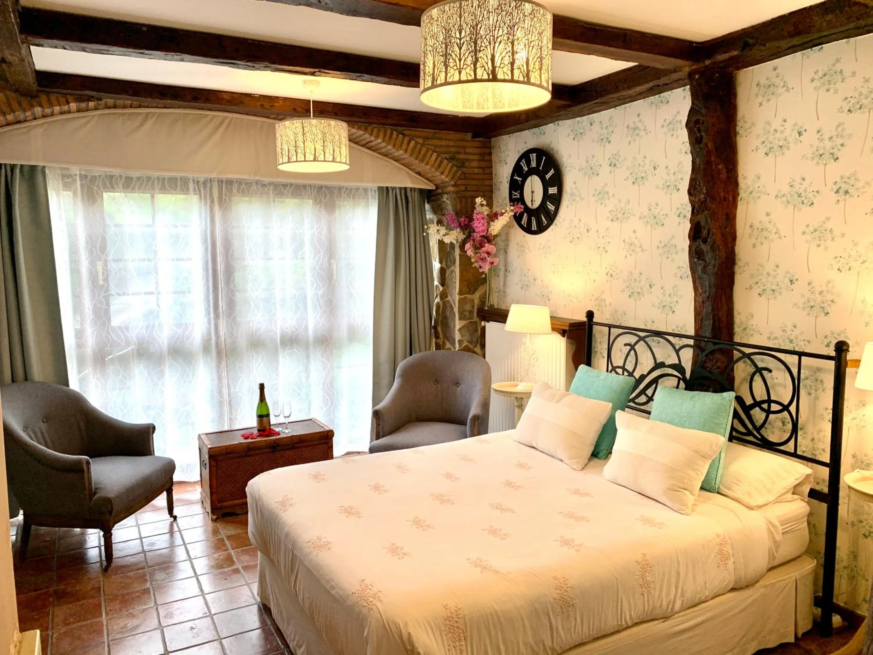 Quiet street view, Bed in Akla La Casa Del Puente