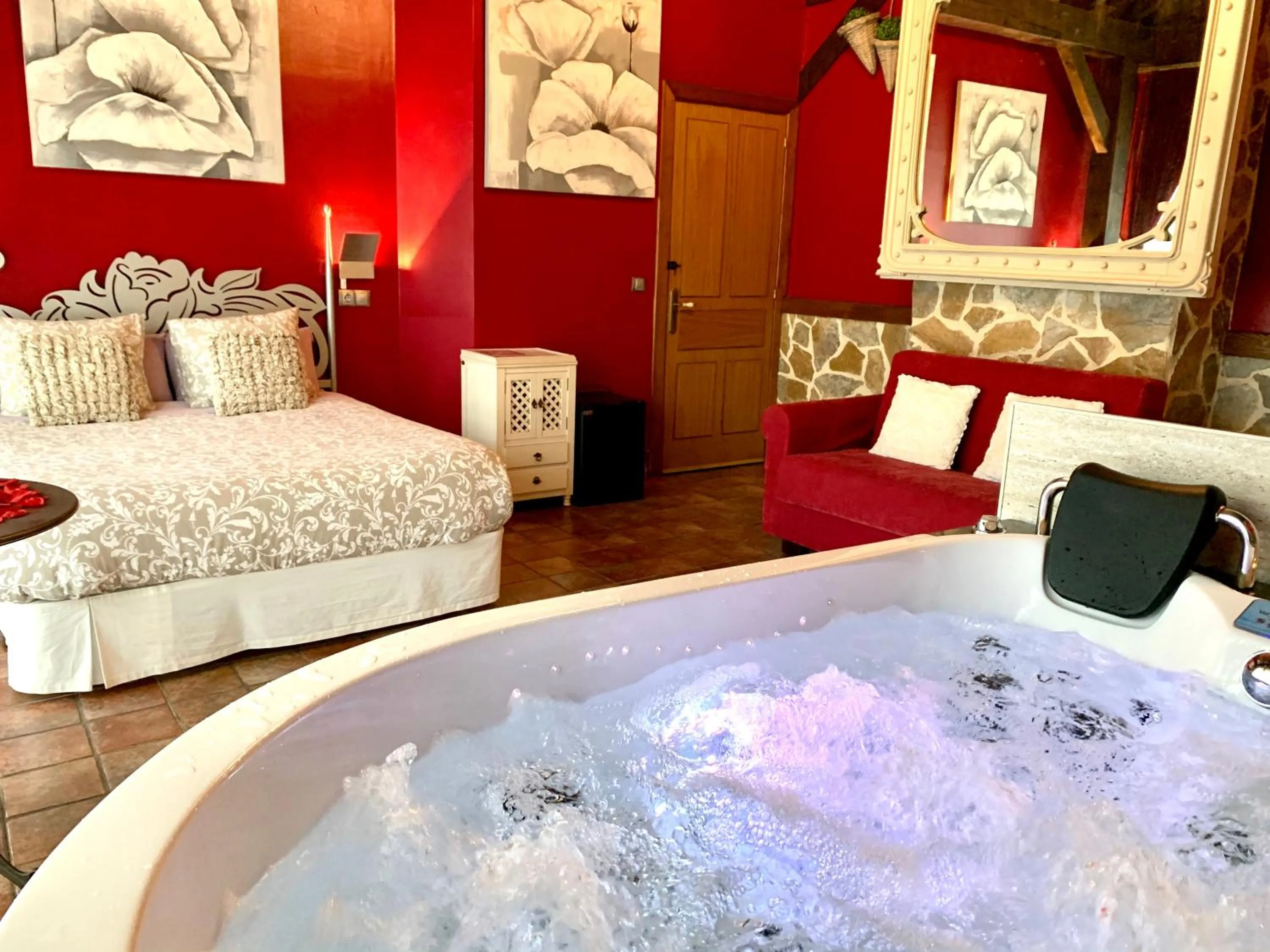 Hot Tub, Bed in Akla La Casa Del Puente