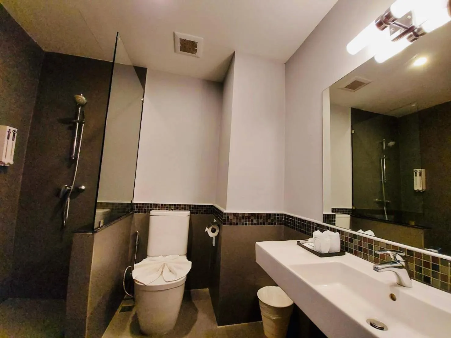 Bathroom in Comet Hotel Surat Thani