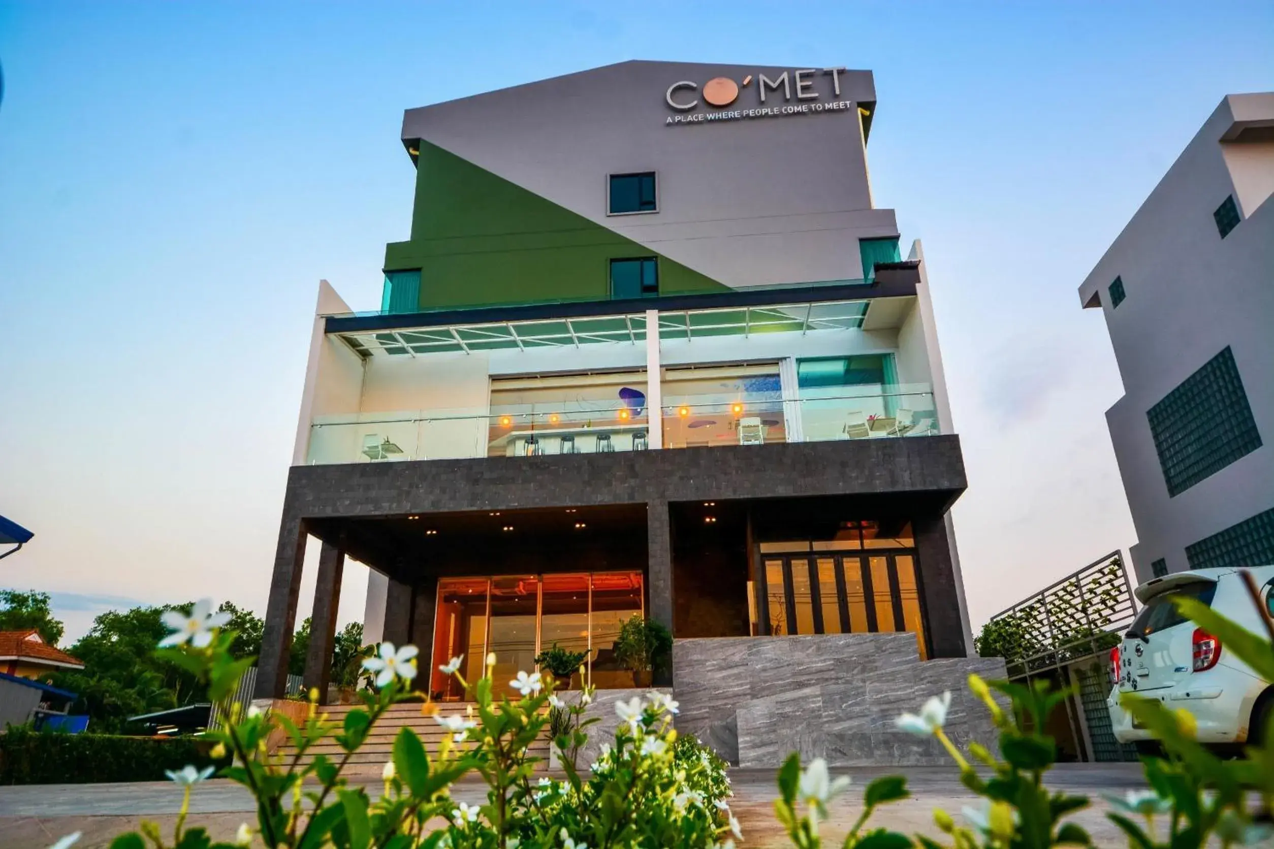Facade/entrance in Comet Hotel Surat Thani Facade/entrance in Comet Hotel Surat Thani