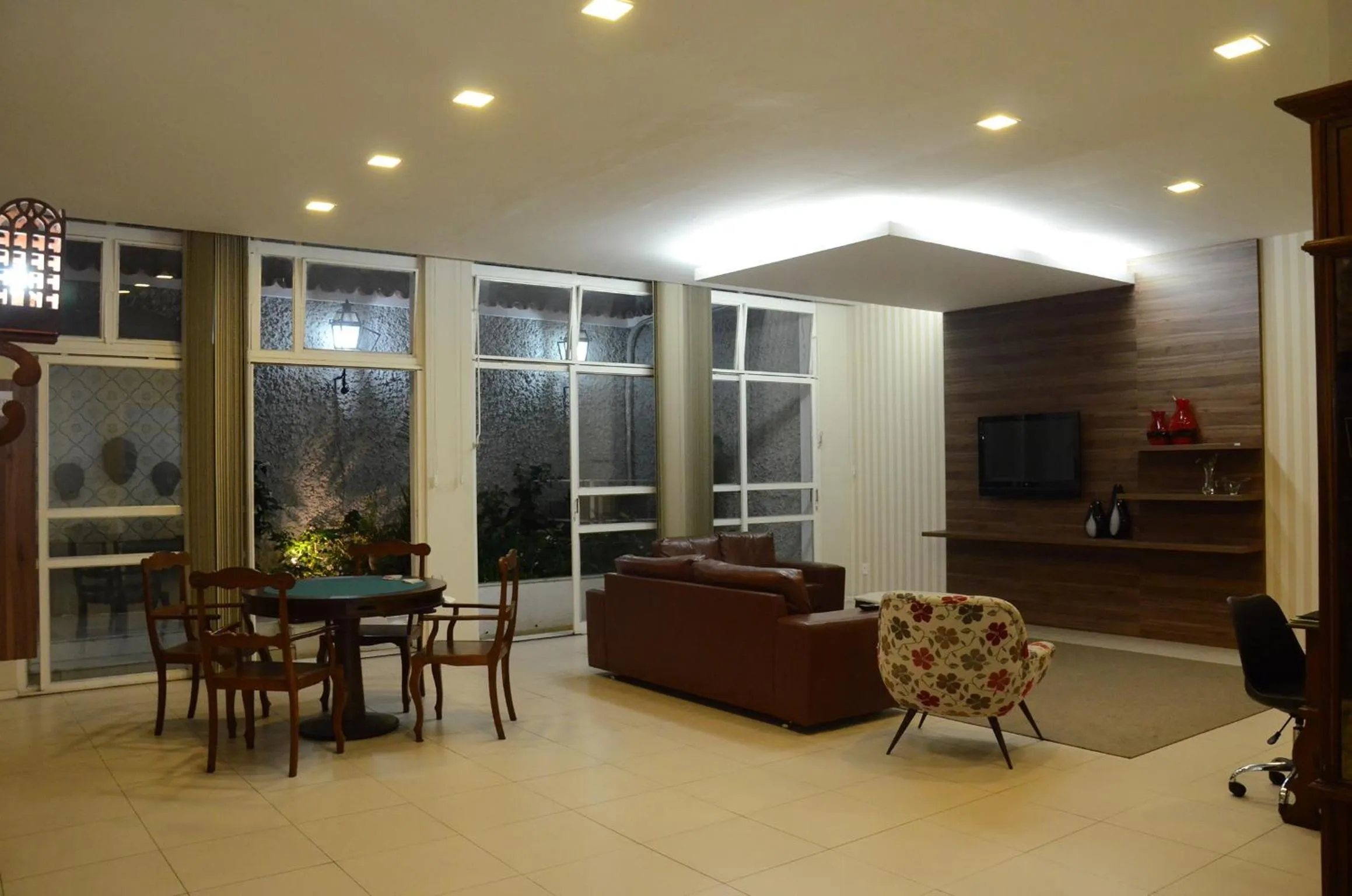 Communal lounge/ TV room in Hotel Lenheiros