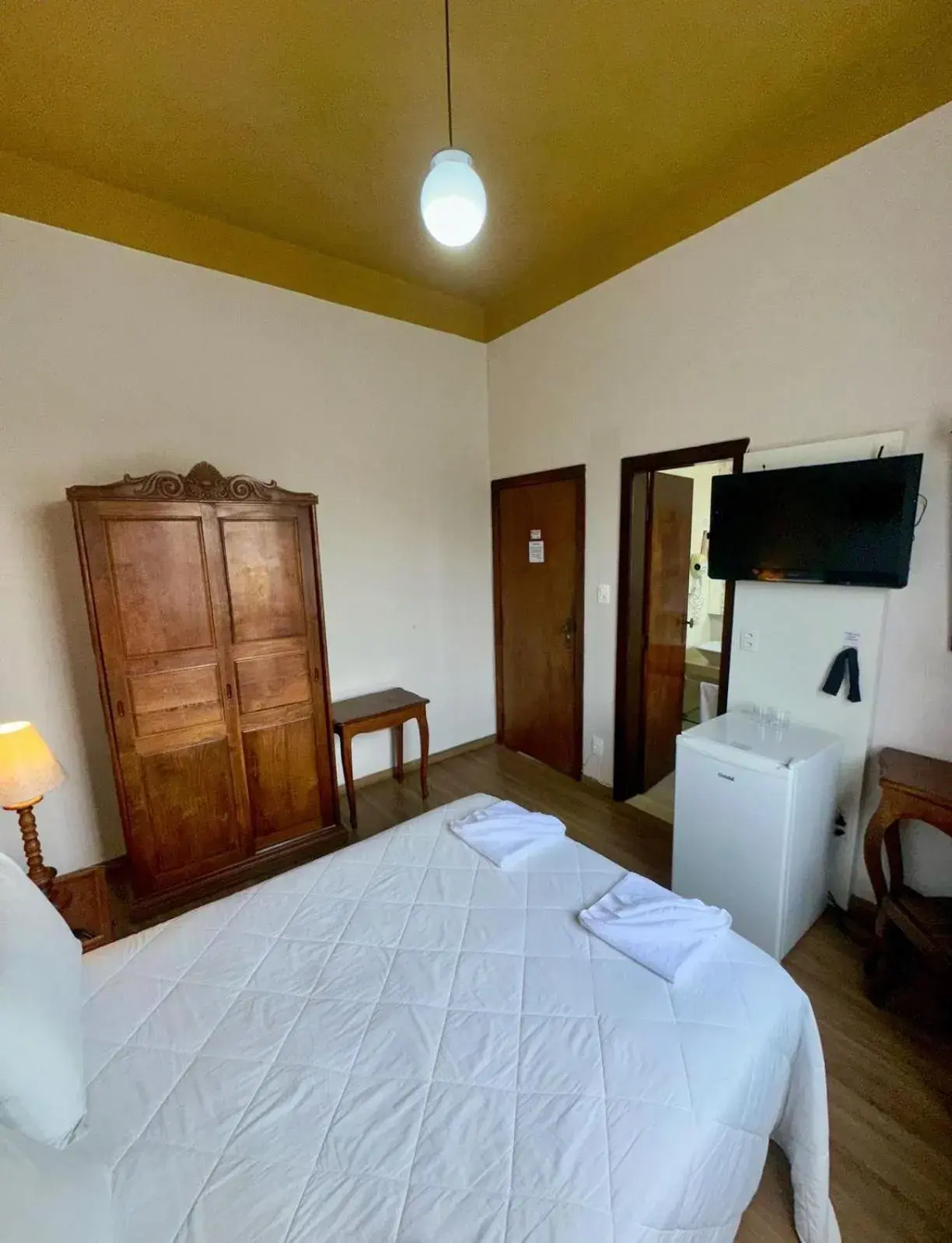 Communal lounge/ TV room, Bed in Hotel Lenheiros Communal lounge/ TV room, Bed in Hotel Lenheiros