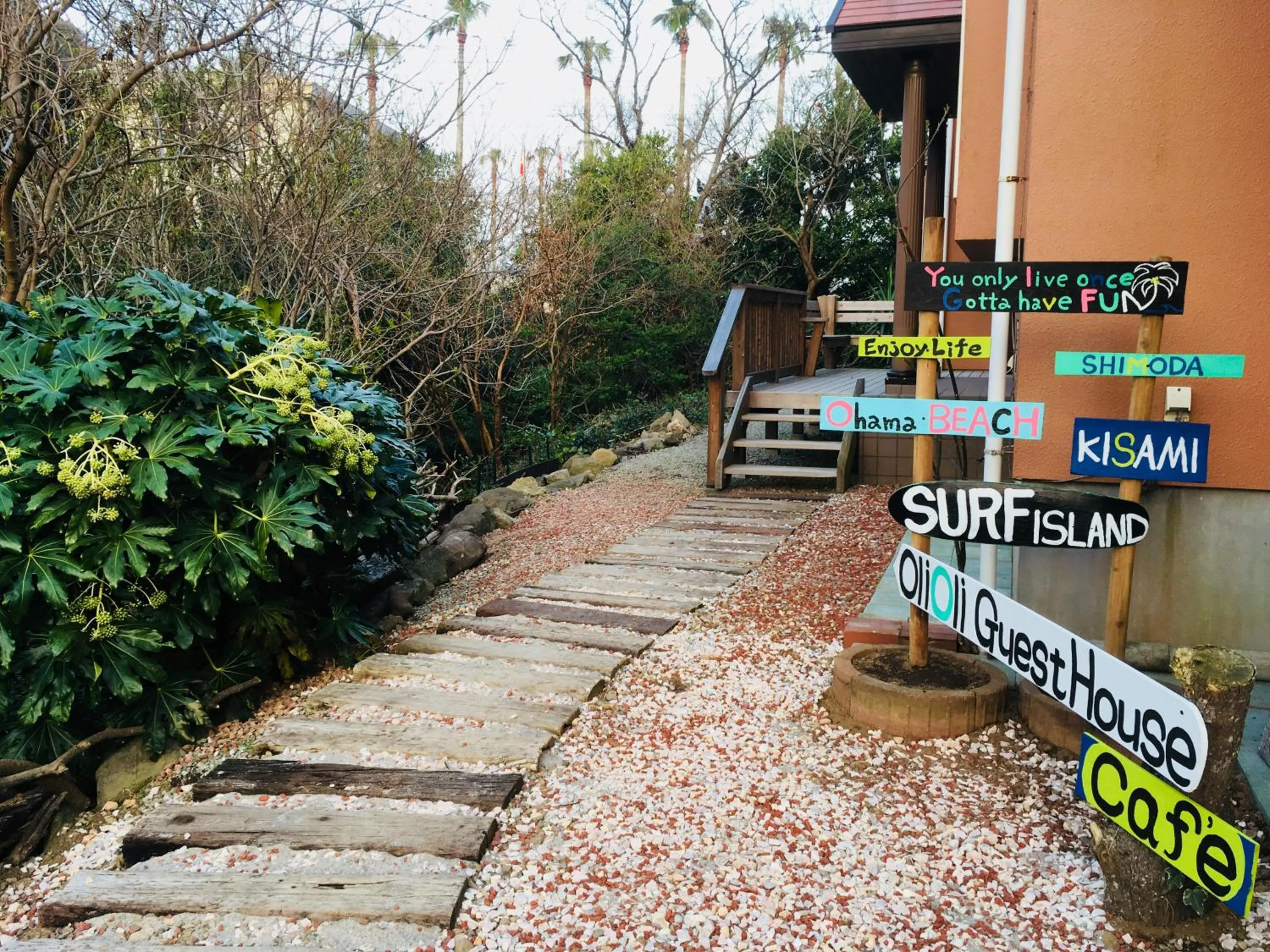 Facade/entrance in Oli Oli Guesthouse