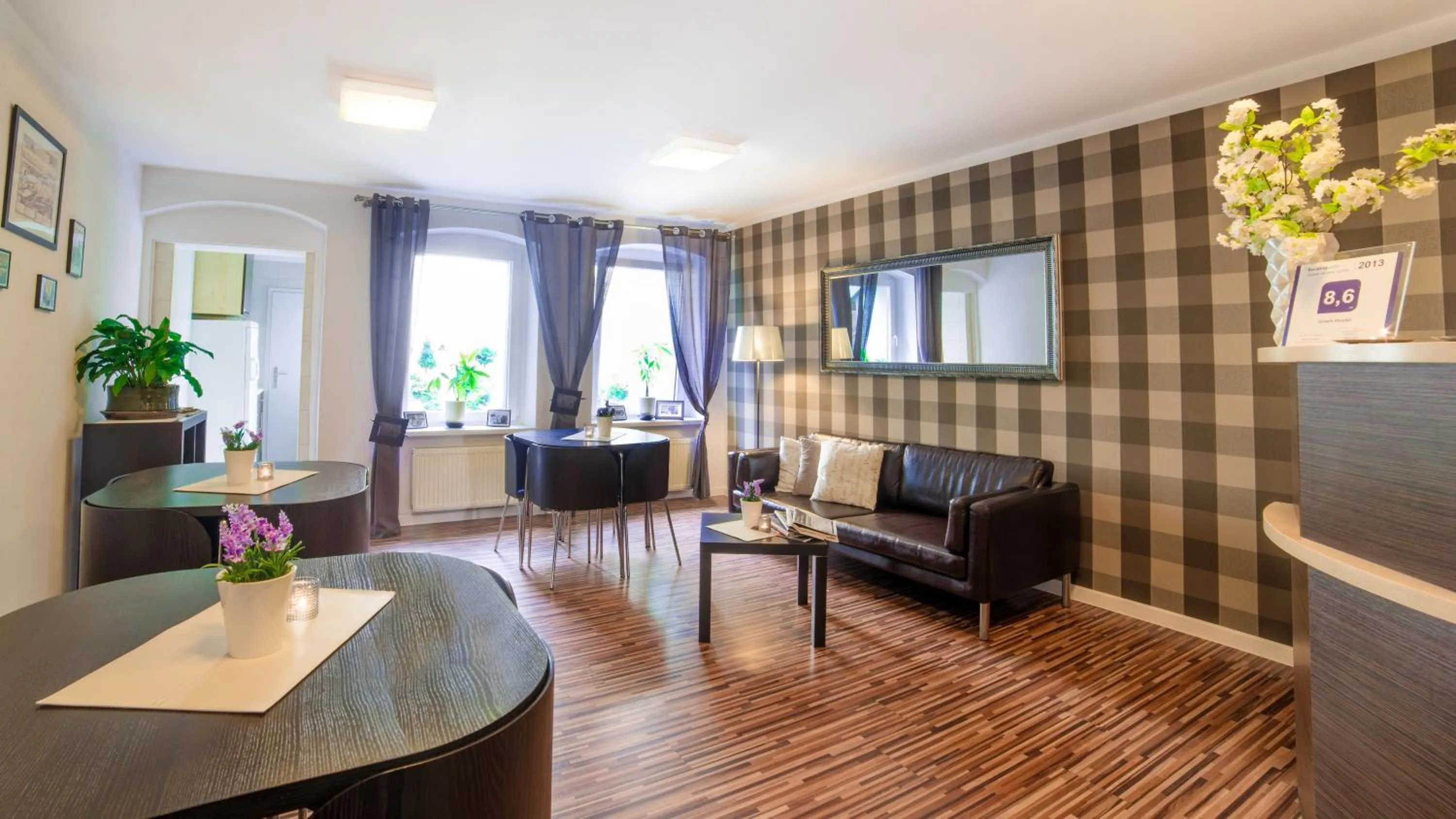 Communal lounge/ TV room in Green Hostel