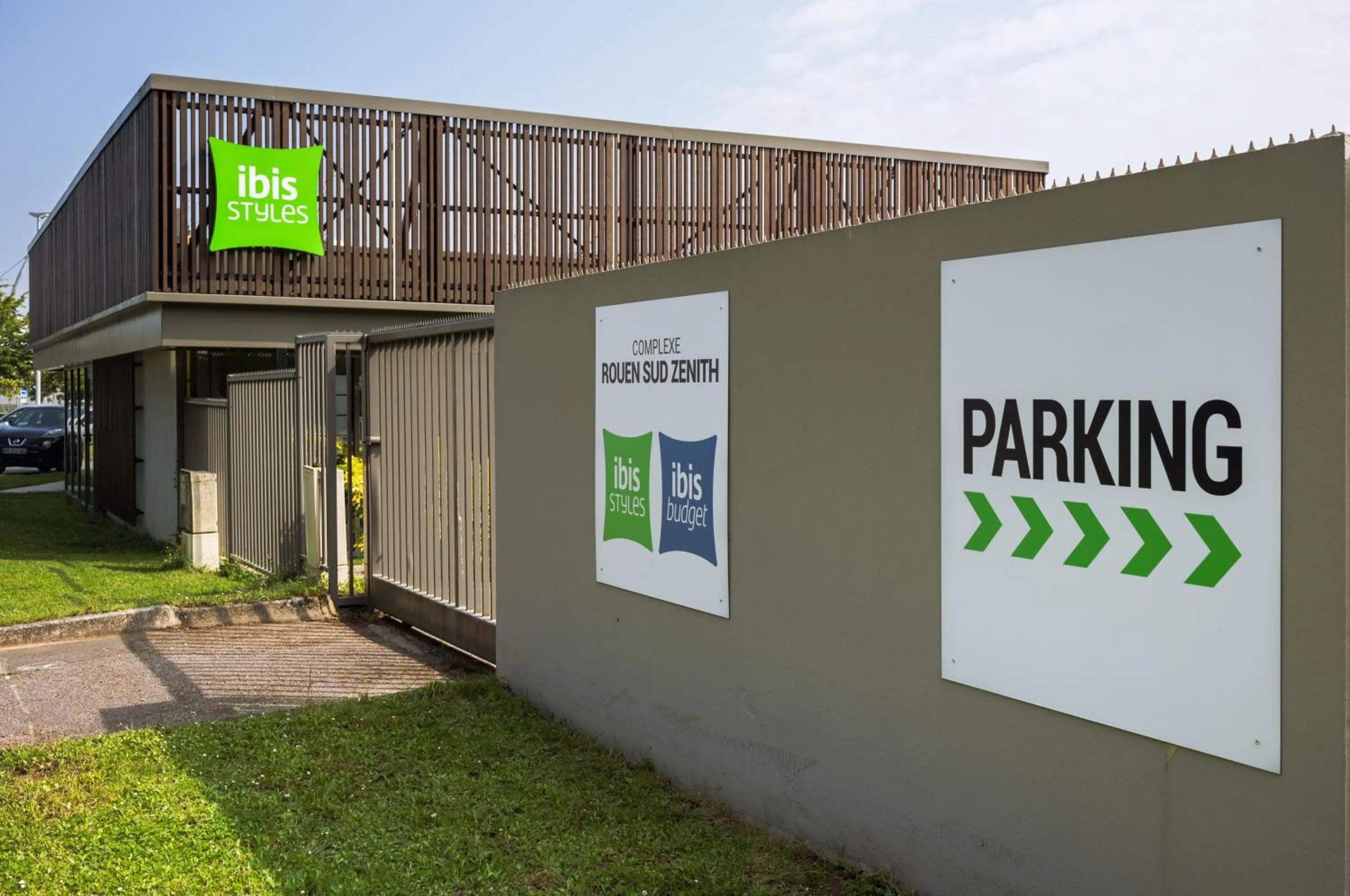 Parking in IBIS STYLES Rouen Parc Expos Zenith