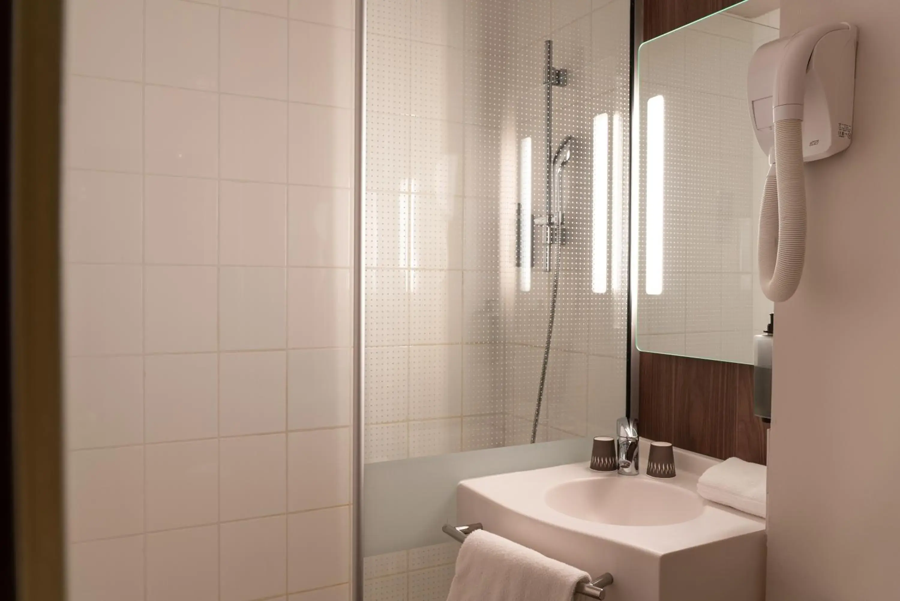 Bathroom in IBIS STYLES Rouen Parc Expos Zenith Bathroom in IBIS STYLES Rouen Parc Expos Zenith