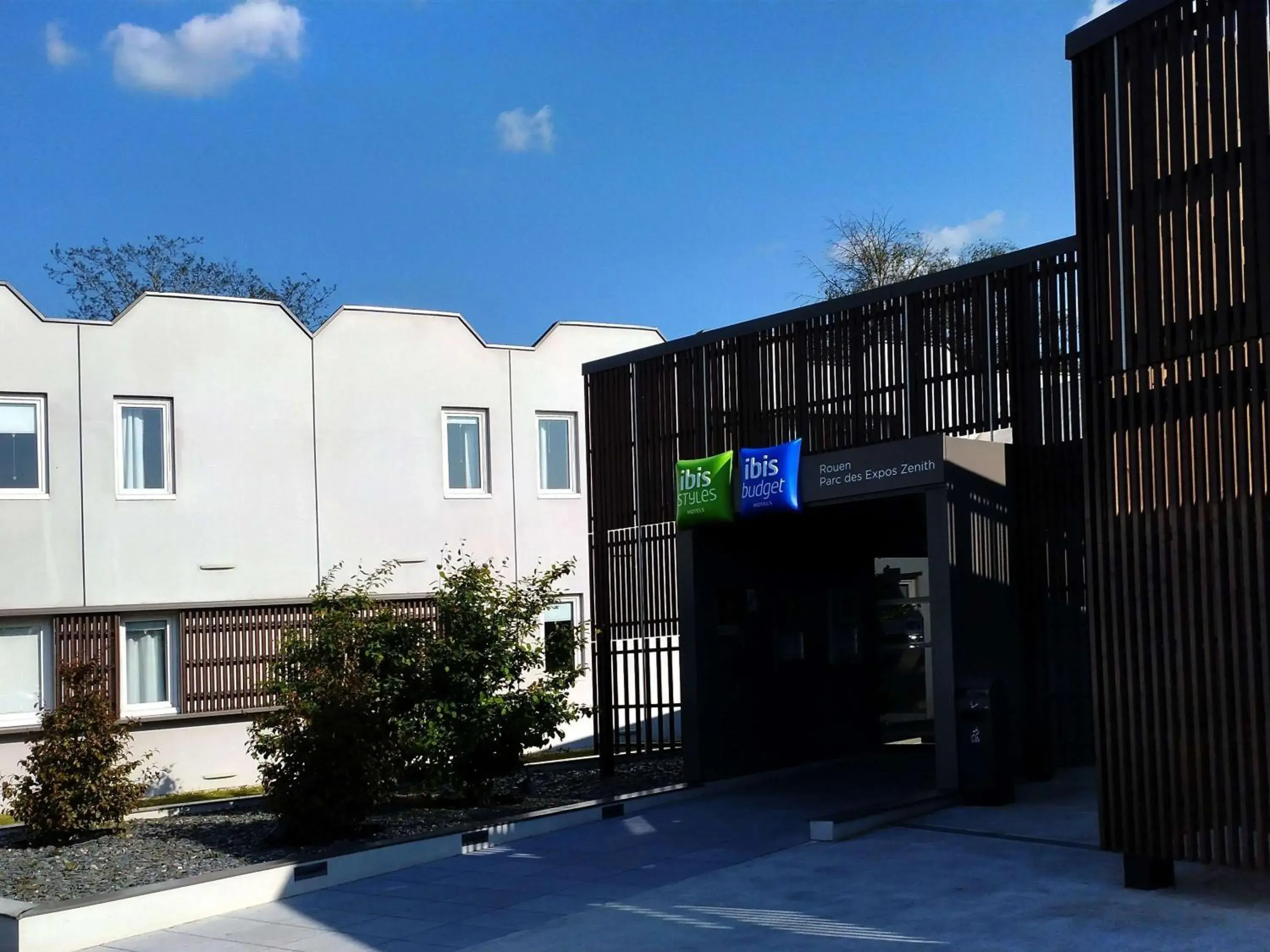 Property building in IBIS STYLES Rouen Parc Expos Zenith Property building in IBIS STYLES Rouen Parc Expos Zenith