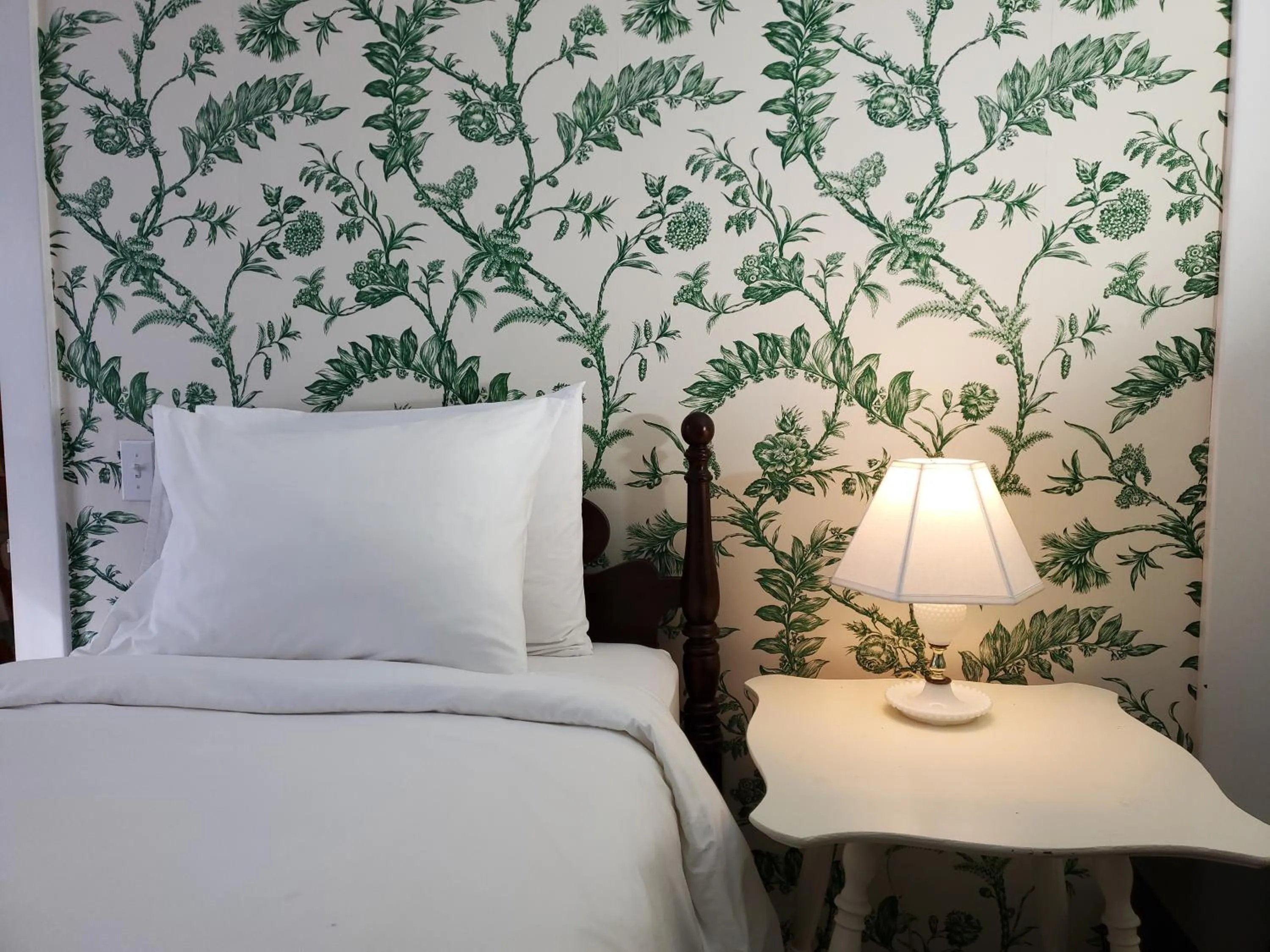 Bed in Harbourside Inn