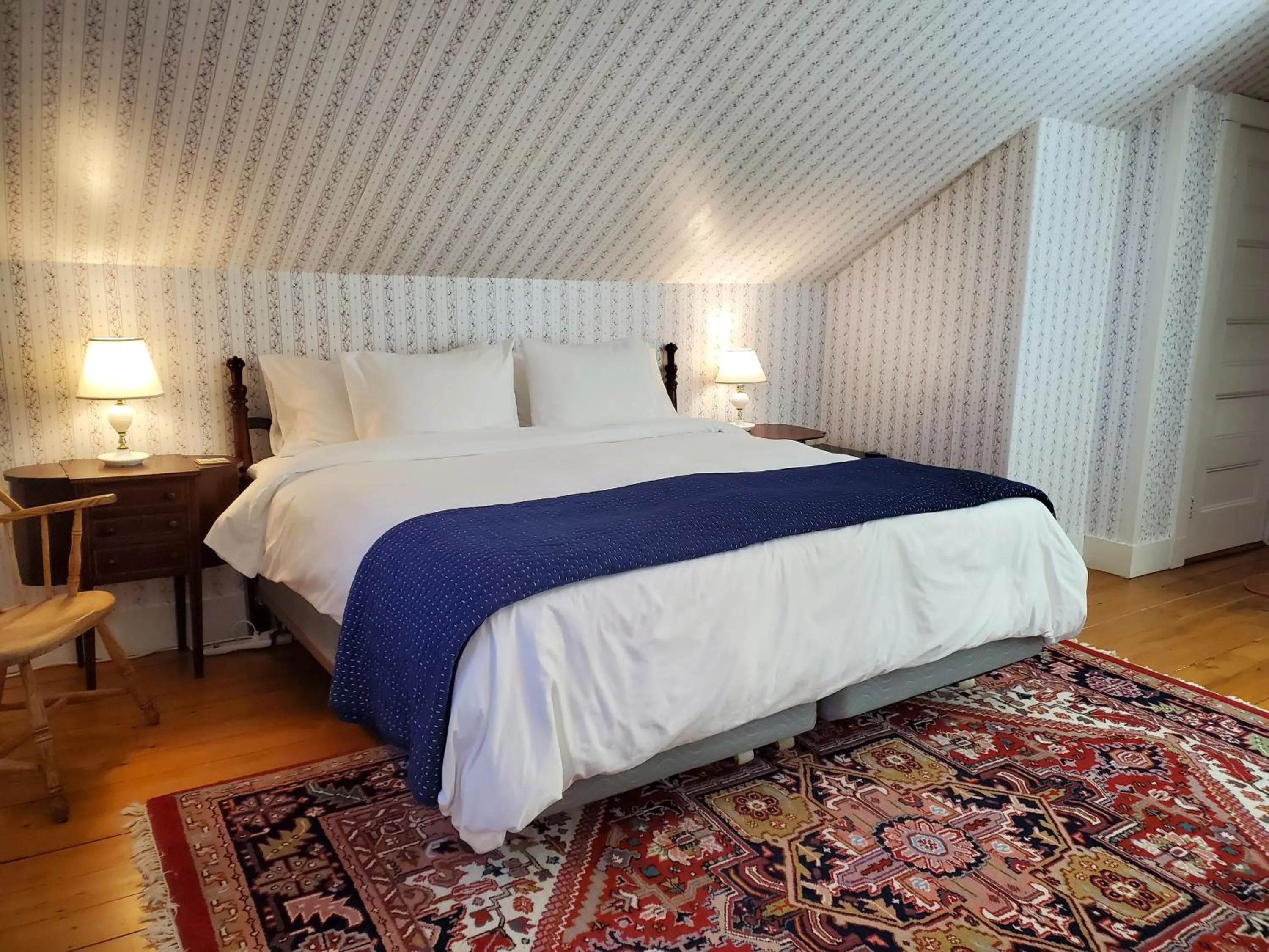 Bed in Harbourside Inn