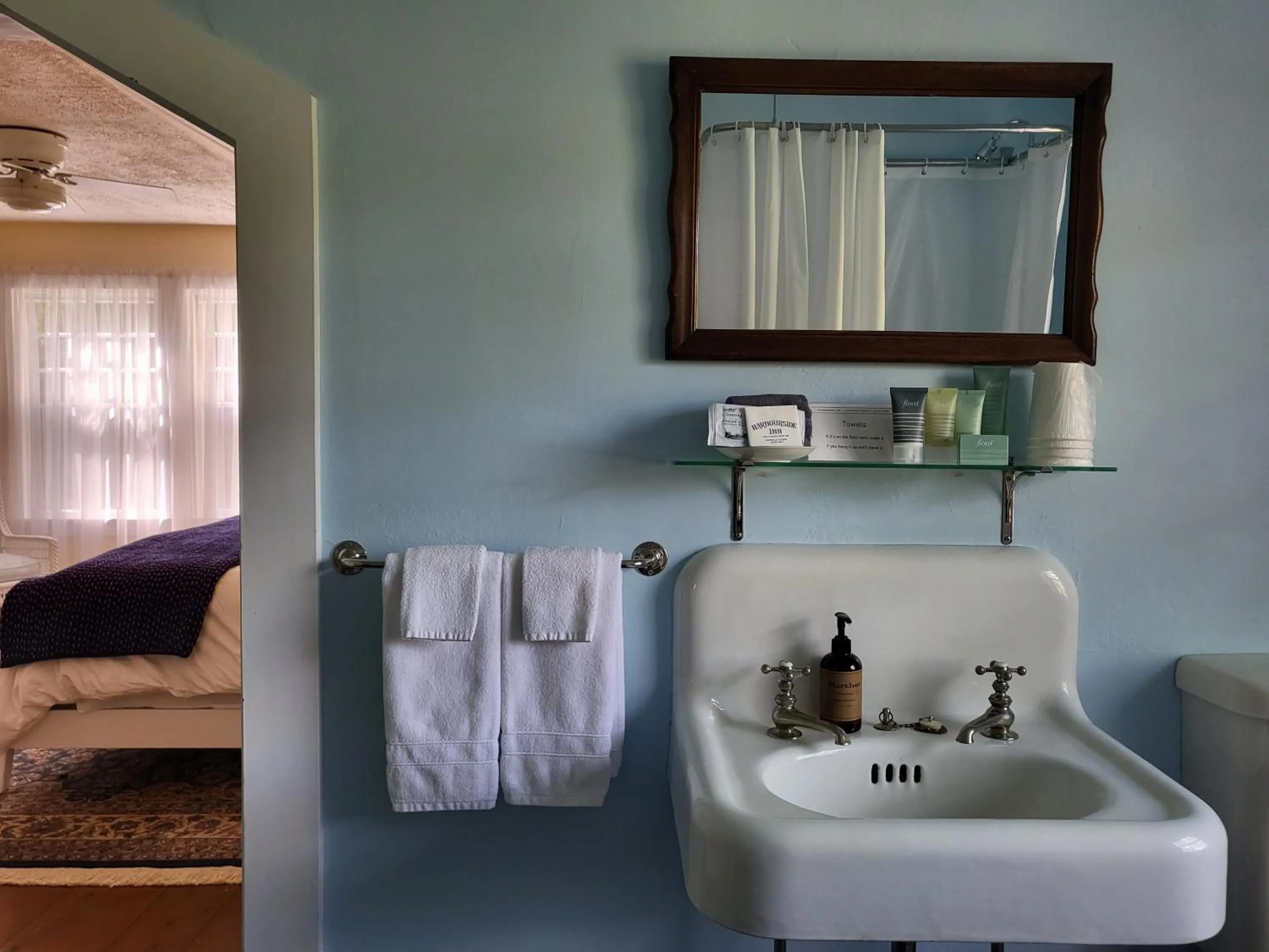Bathroom in Harbourside Inn