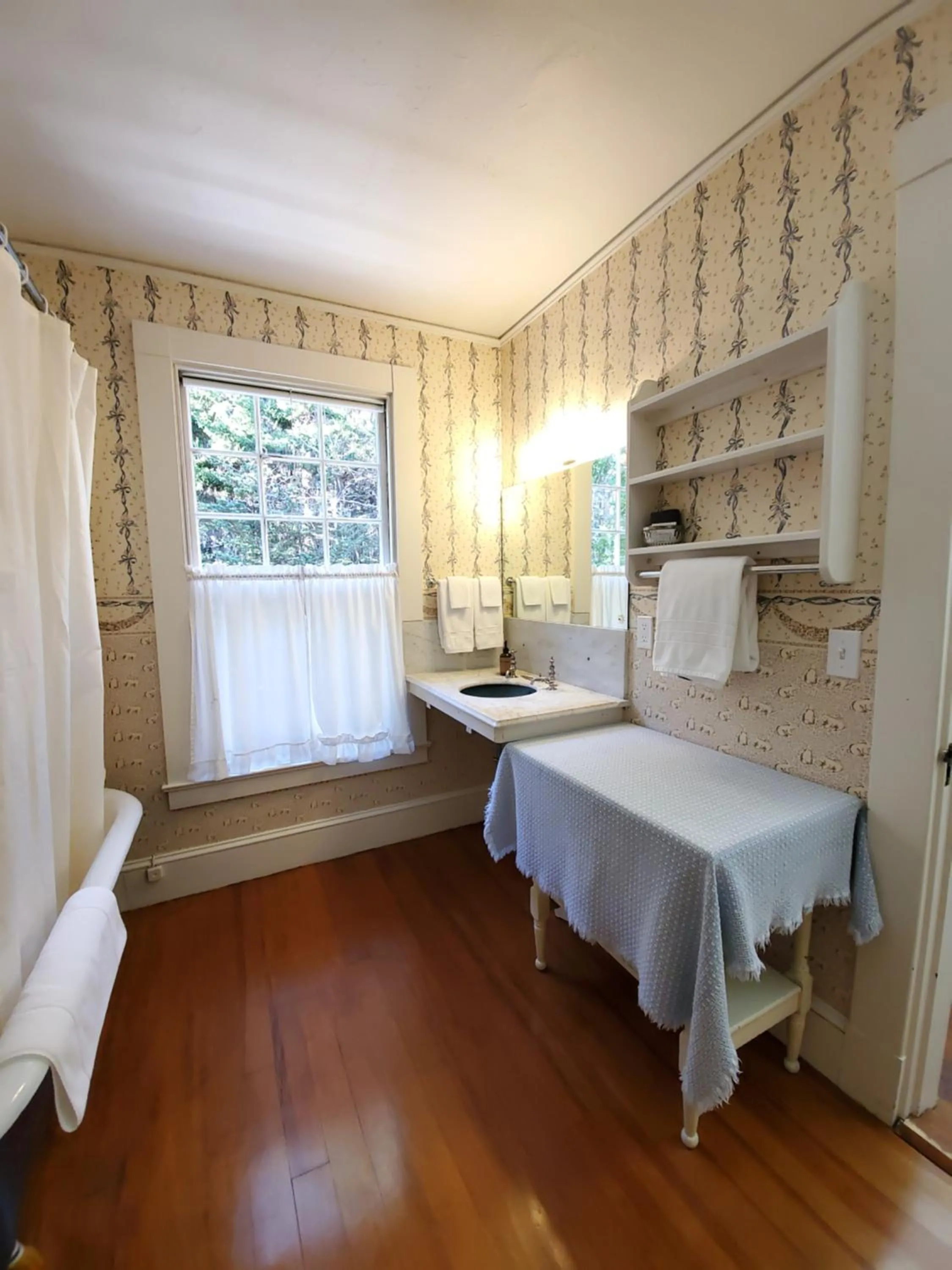 Bathroom in Harbourside Inn