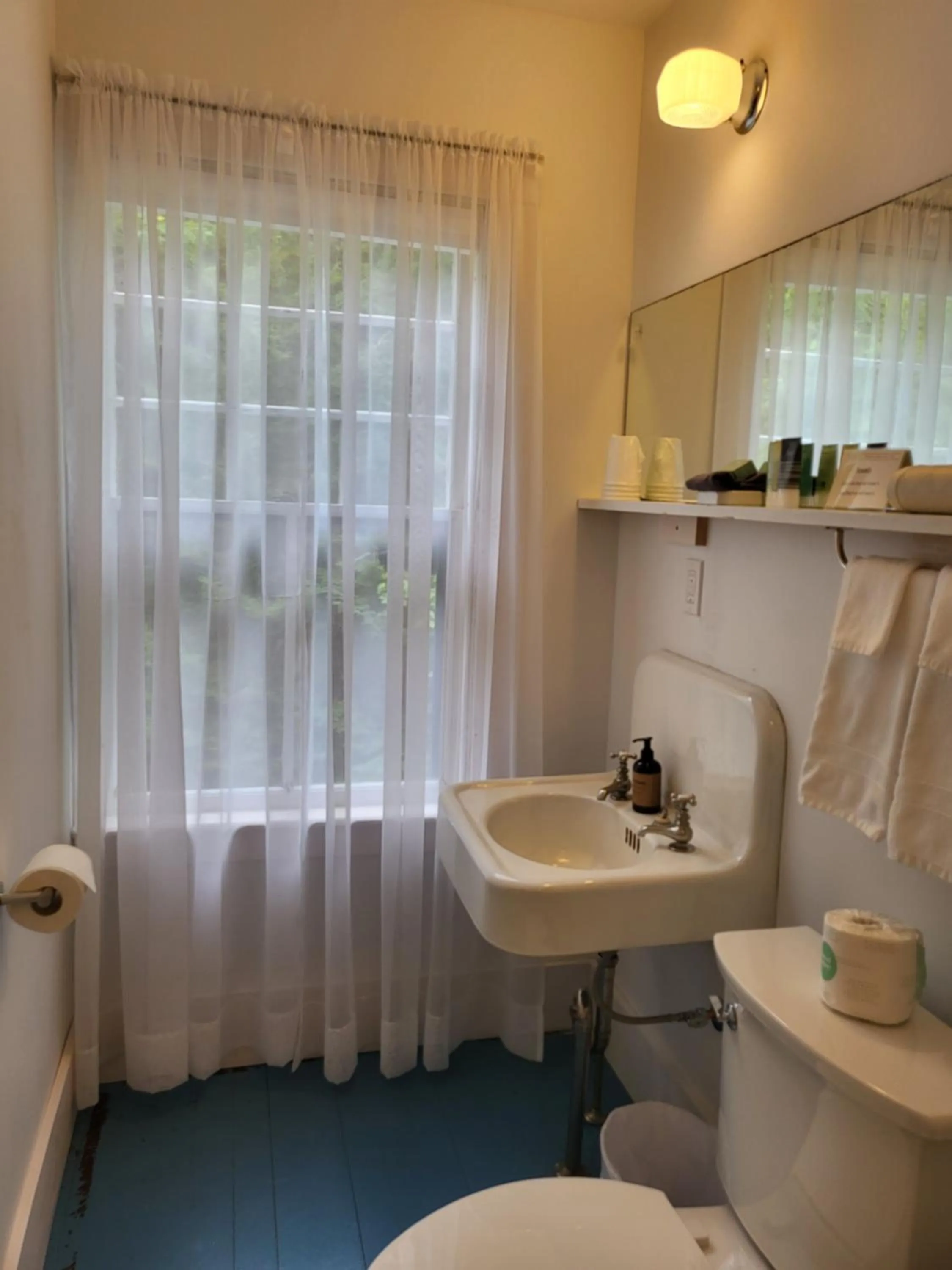 Bathroom in Harbourside Inn