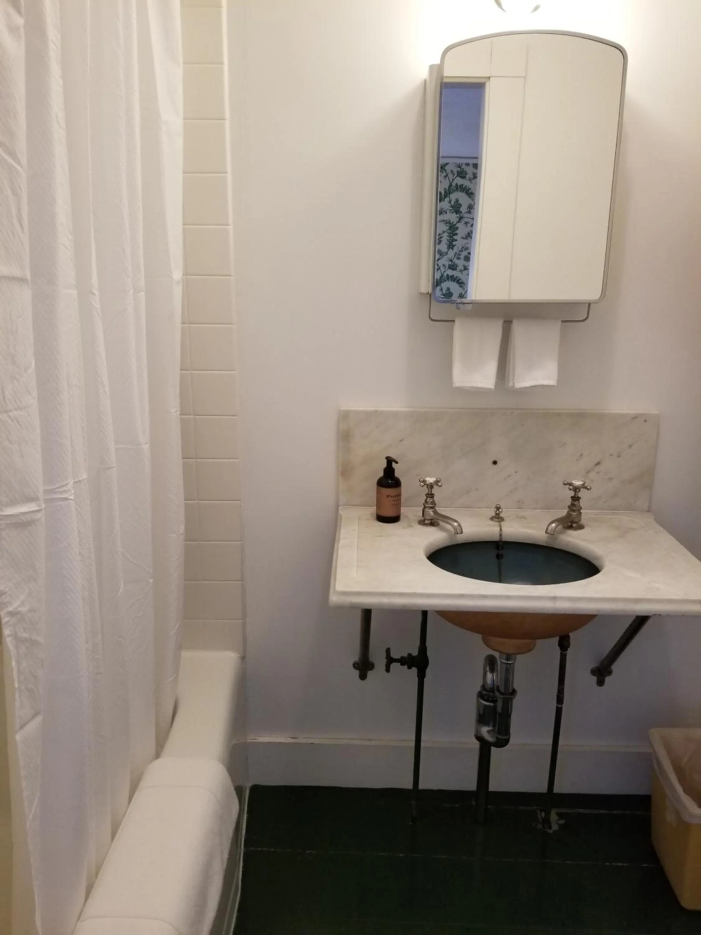 Bathroom in Harbourside Inn