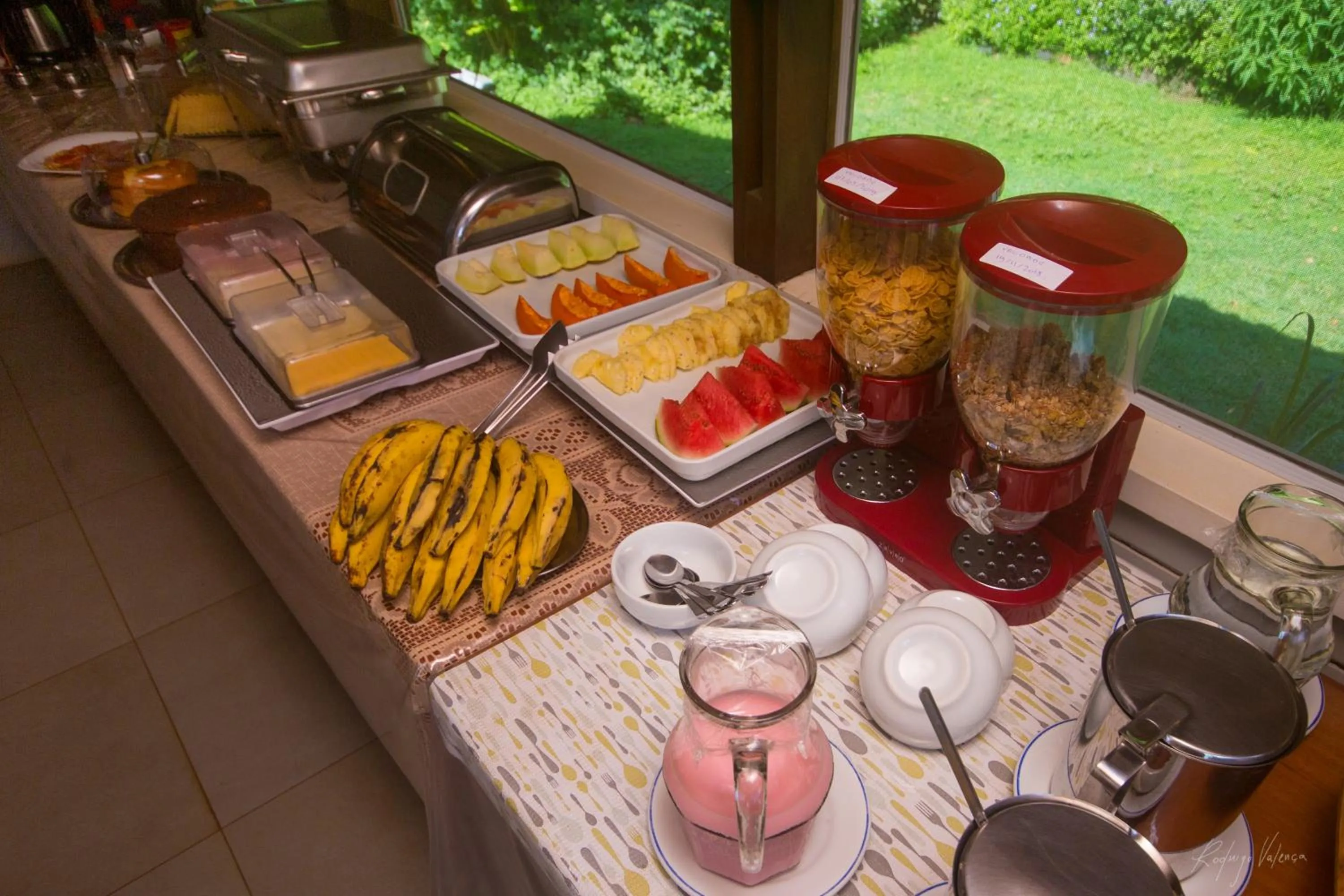 Buffet breakfast in Pousada Seu Dodó