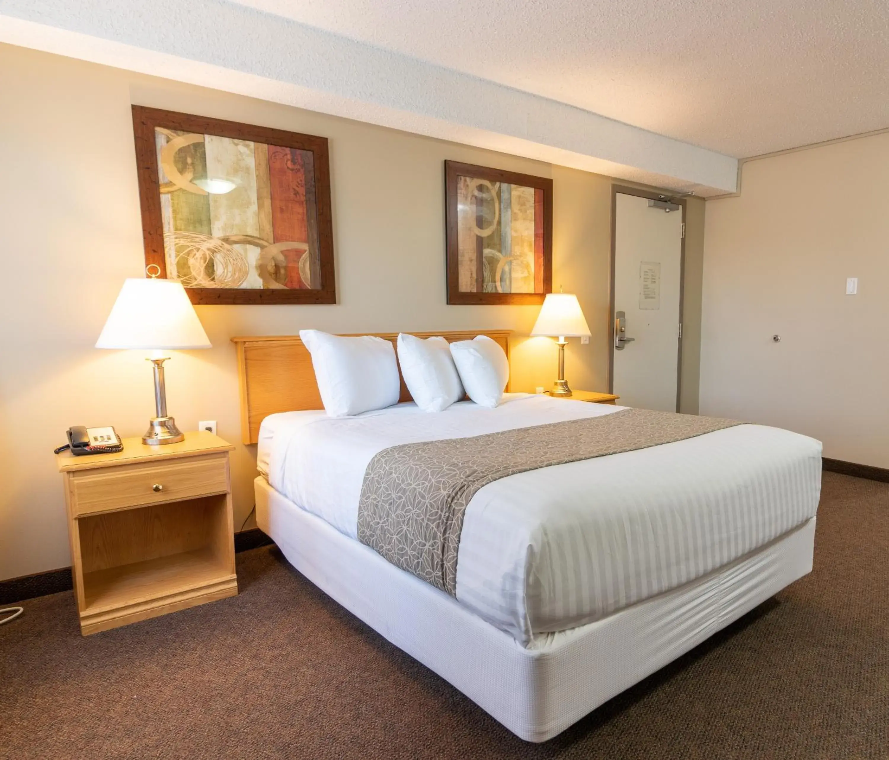 Bed in BCMInns - Lloydminster Bed in BCMInns - Lloydminster