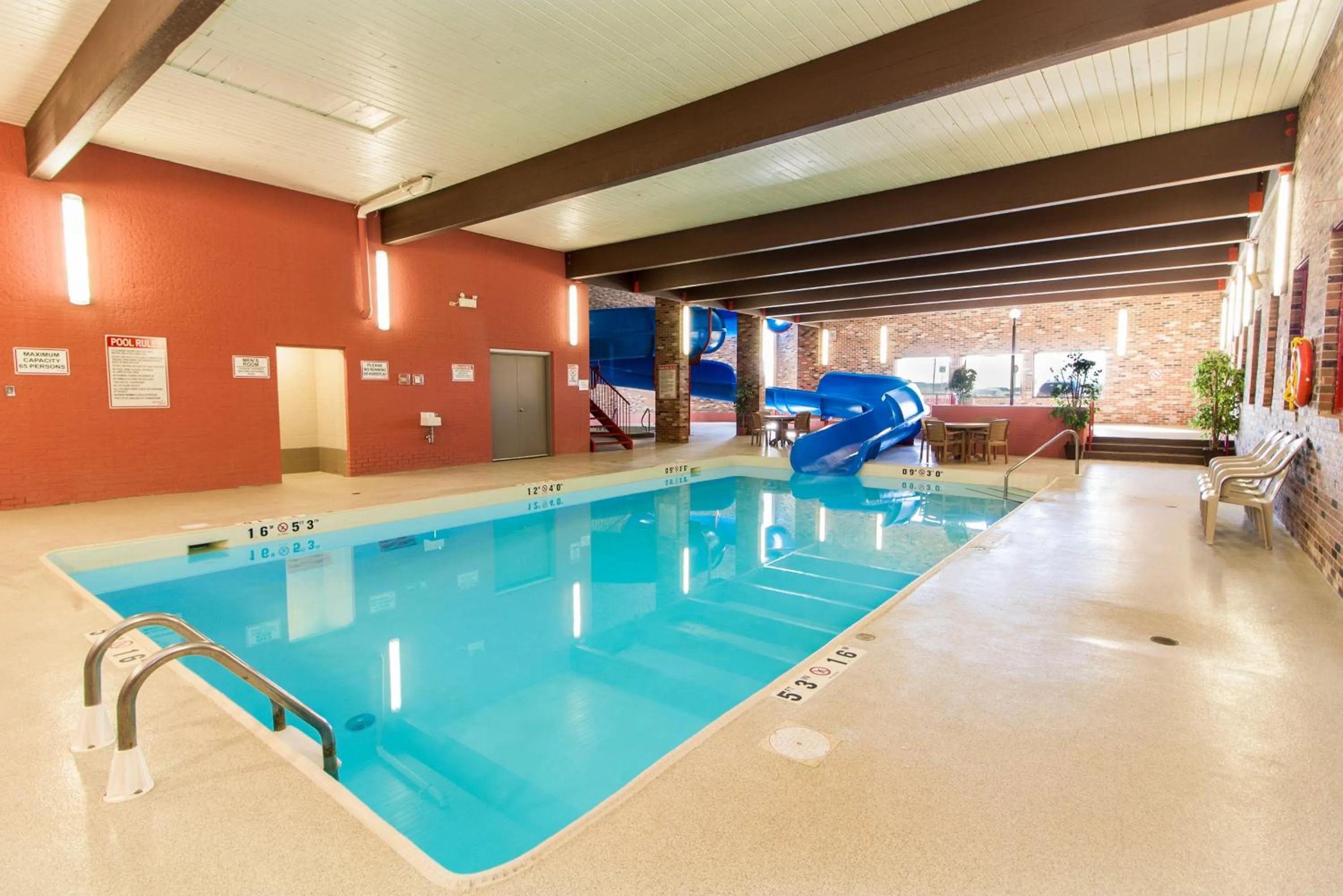 Swimming pool in BCMInns - Lloydminster