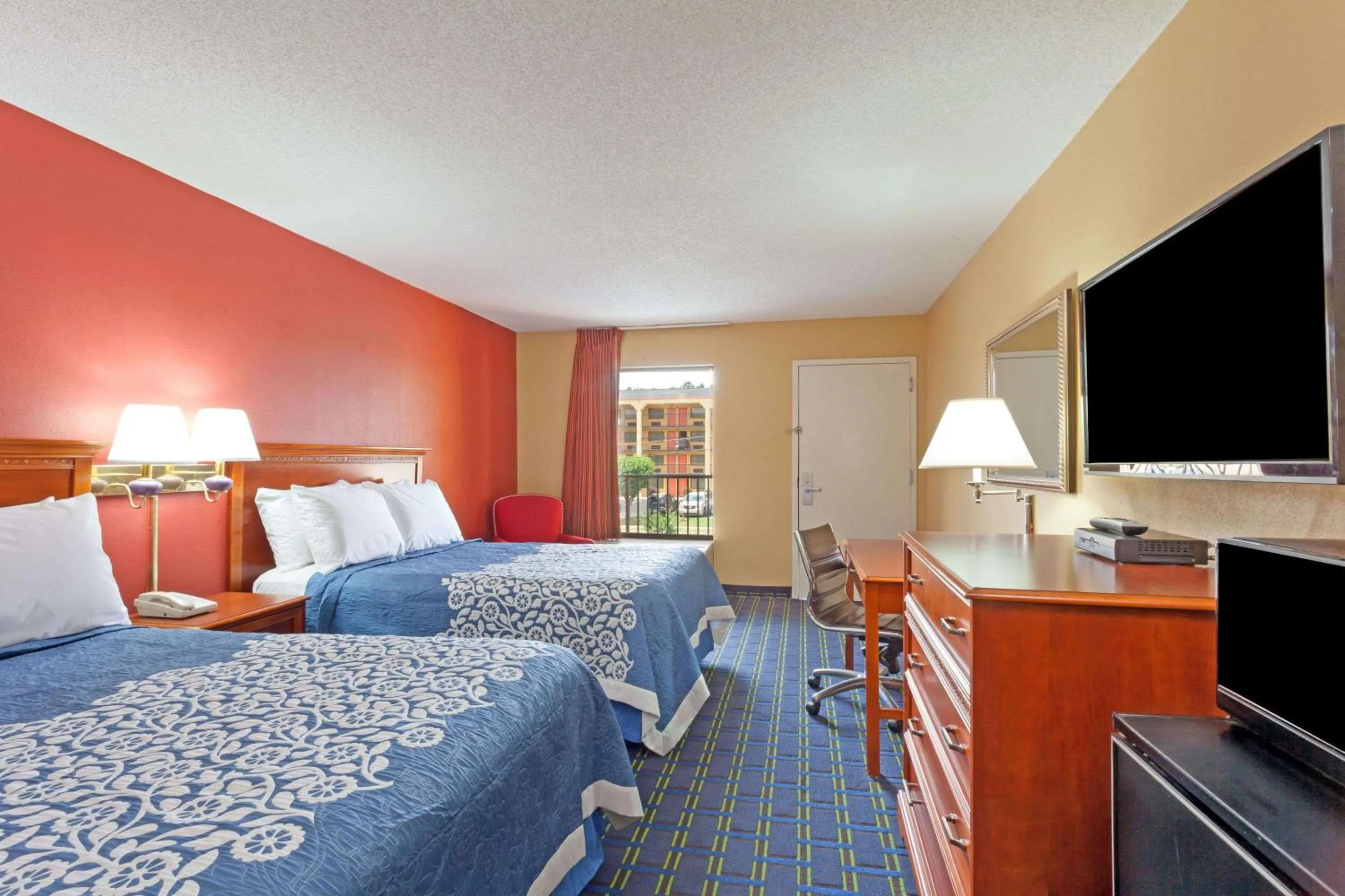 Photo of the whole room, Bed in Days Inn by Wyndham Memphis - I40 and Sycamore View