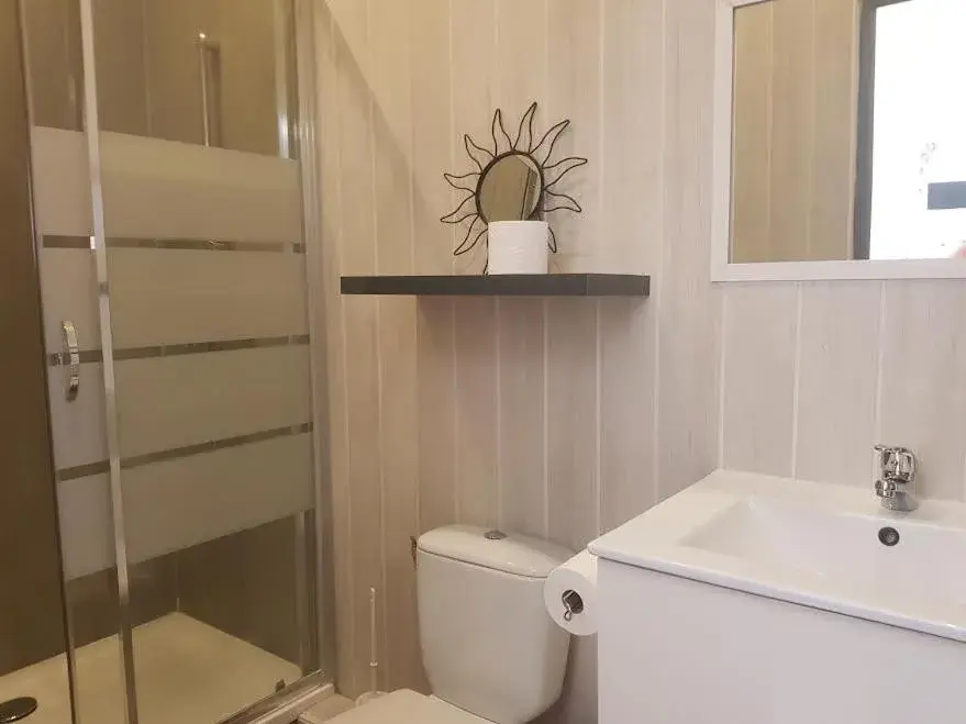 Double Room with Patio in Les Lézards 2 au Soleil Draguignan Double Room with Patio in Les Lézards 2 au Soleil Draguignan