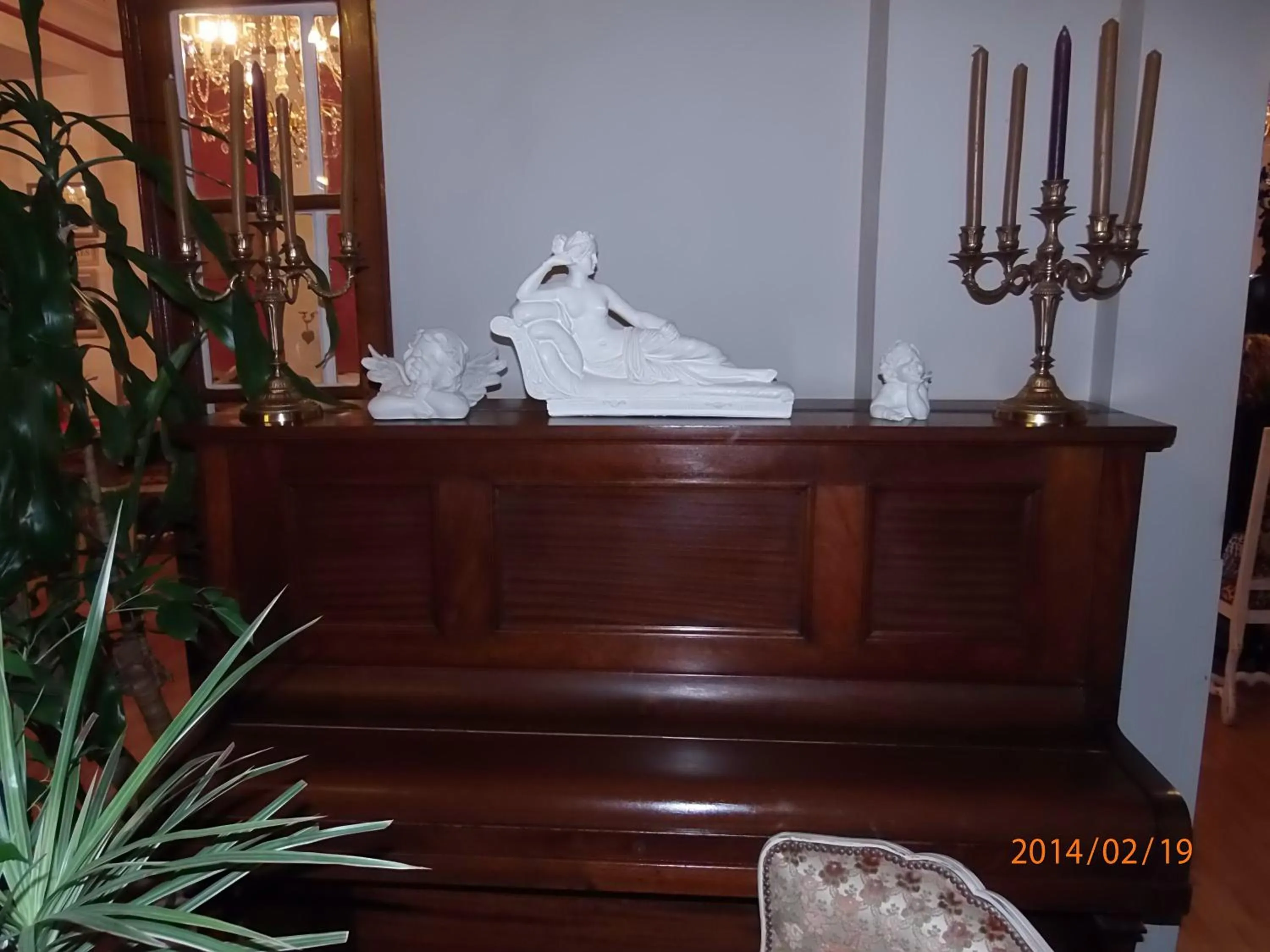 Lobby or reception in Hôtel Crystal Reims Centre