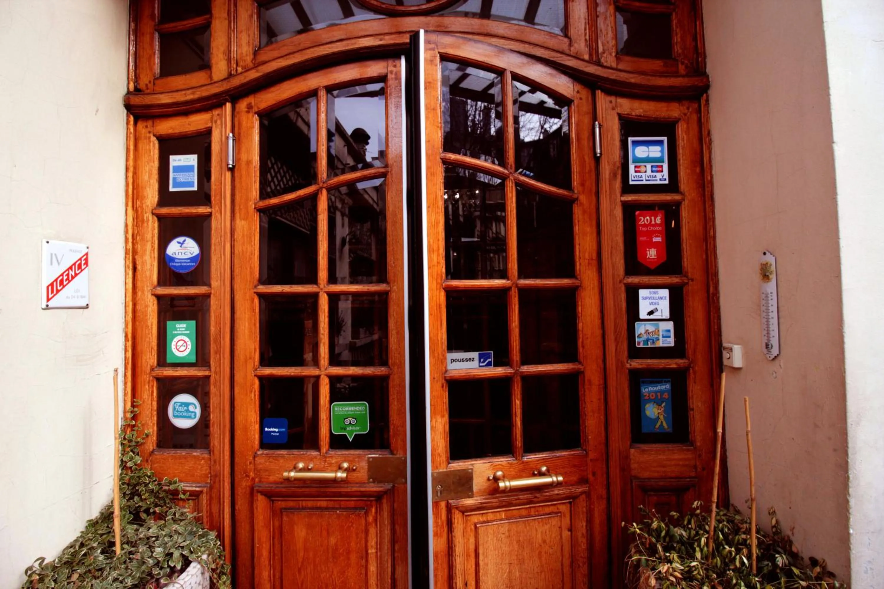 Property logo or sign in Hôtel Crystal Reims Centre