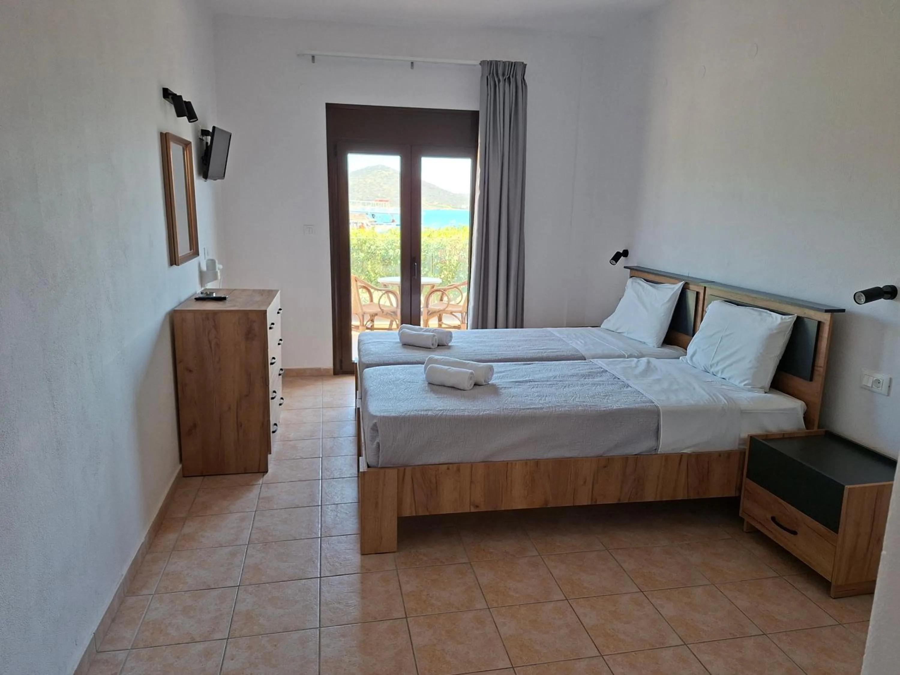 Bed in Corali Studios & Portobello Apartments