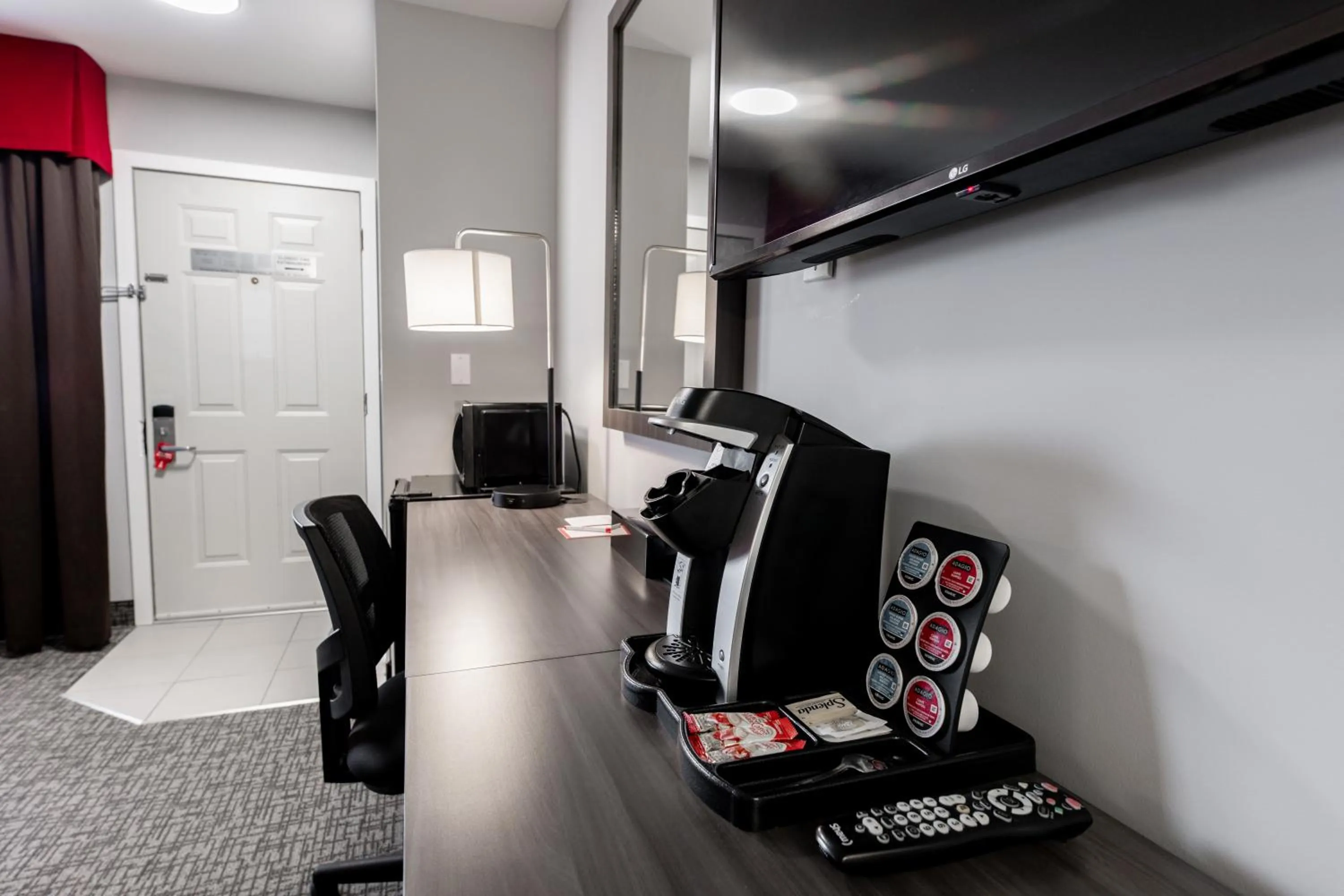 Coffee/tea facilities in The Kanata by BCMInns - Hinton