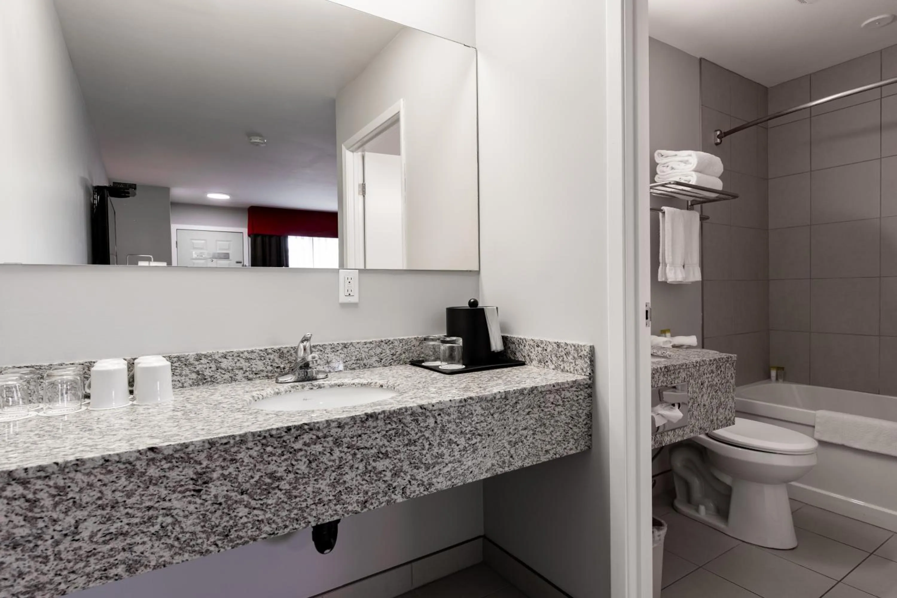 Bathroom in The Kanata by BCMInns - Hinton