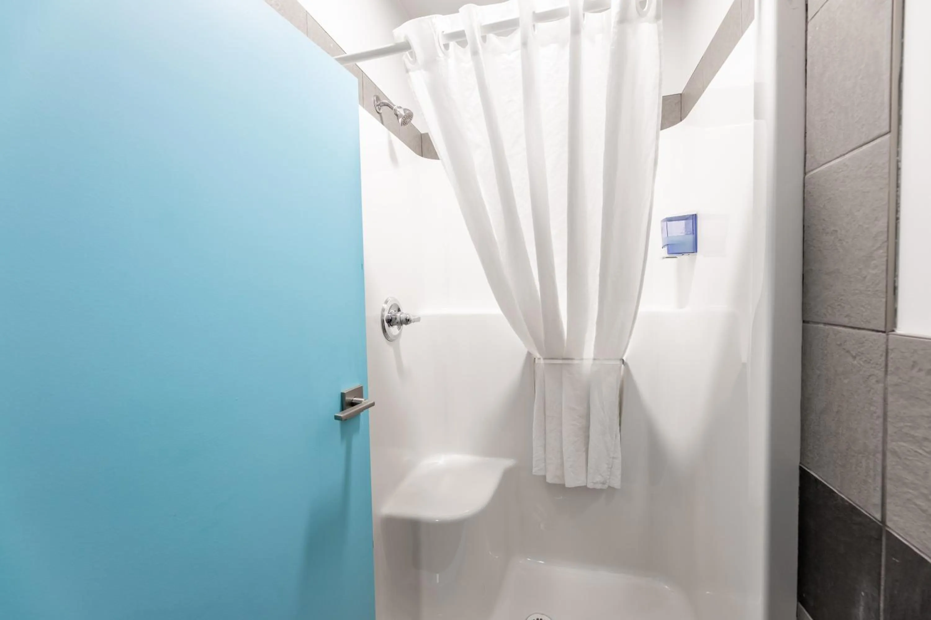 Shower in The Kanata by BCMInns - Hinton