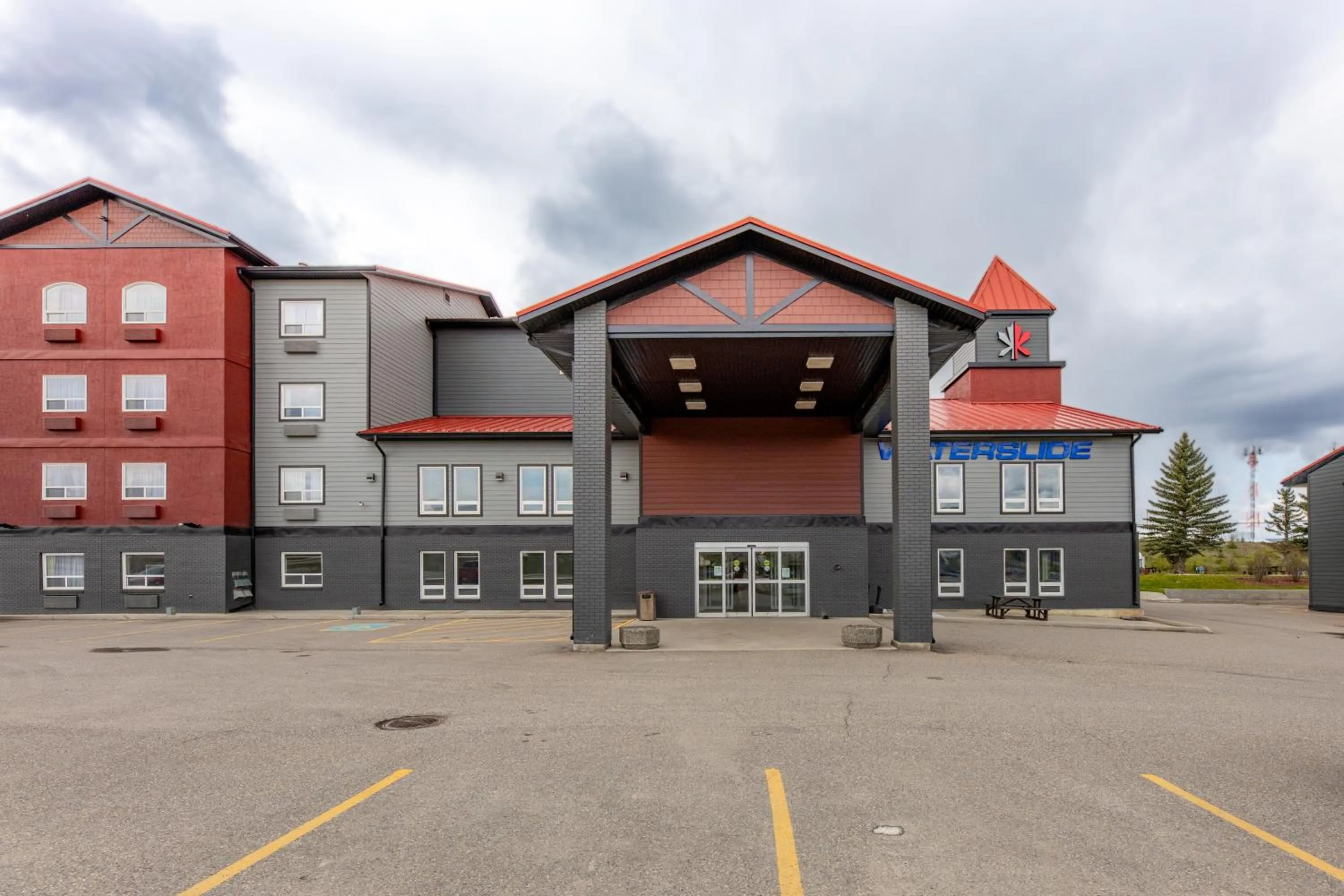 Property building in The Kanata by BCMInns - Hinton