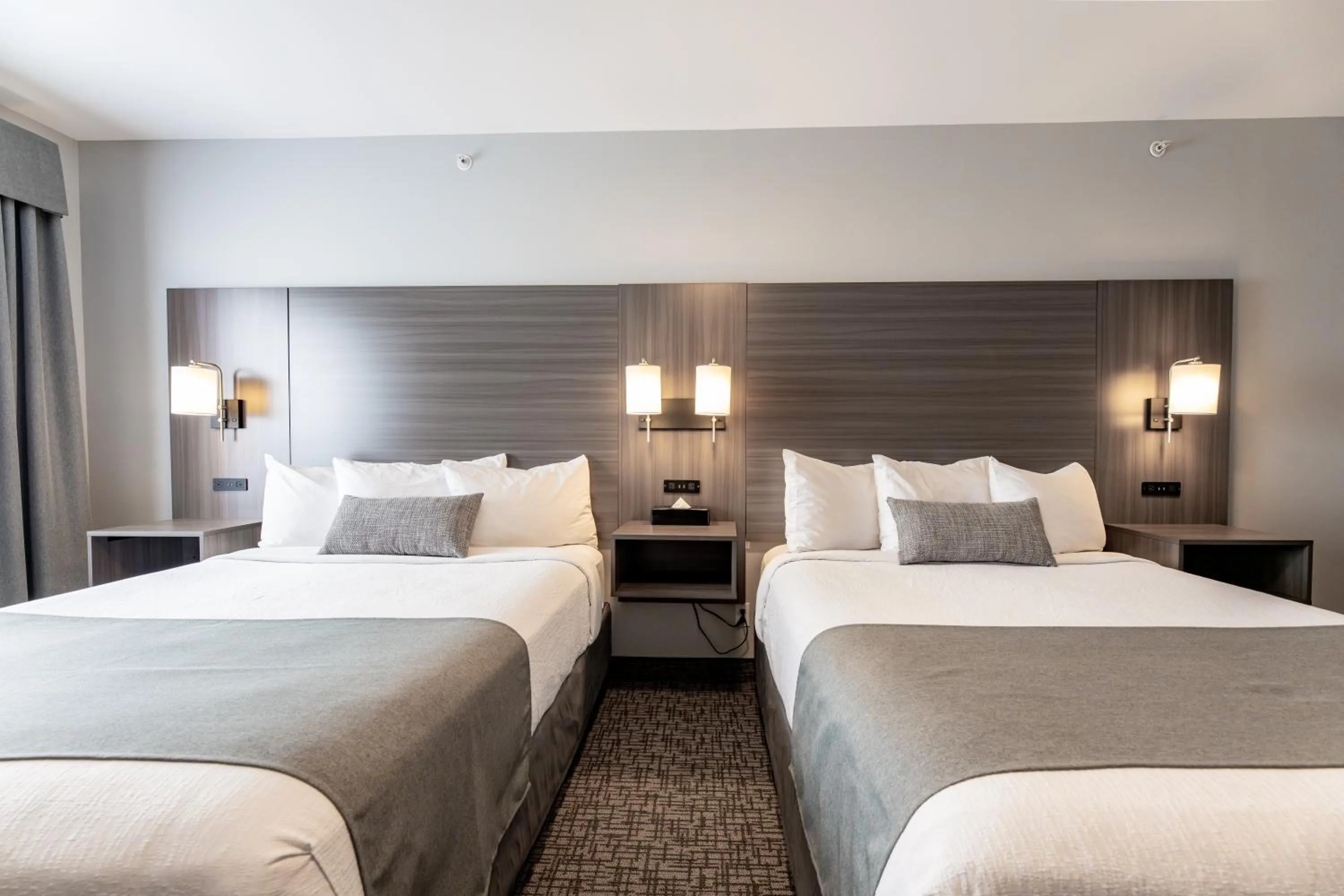 Bedroom, Bed in The Kanata by BCMInns - Hinton