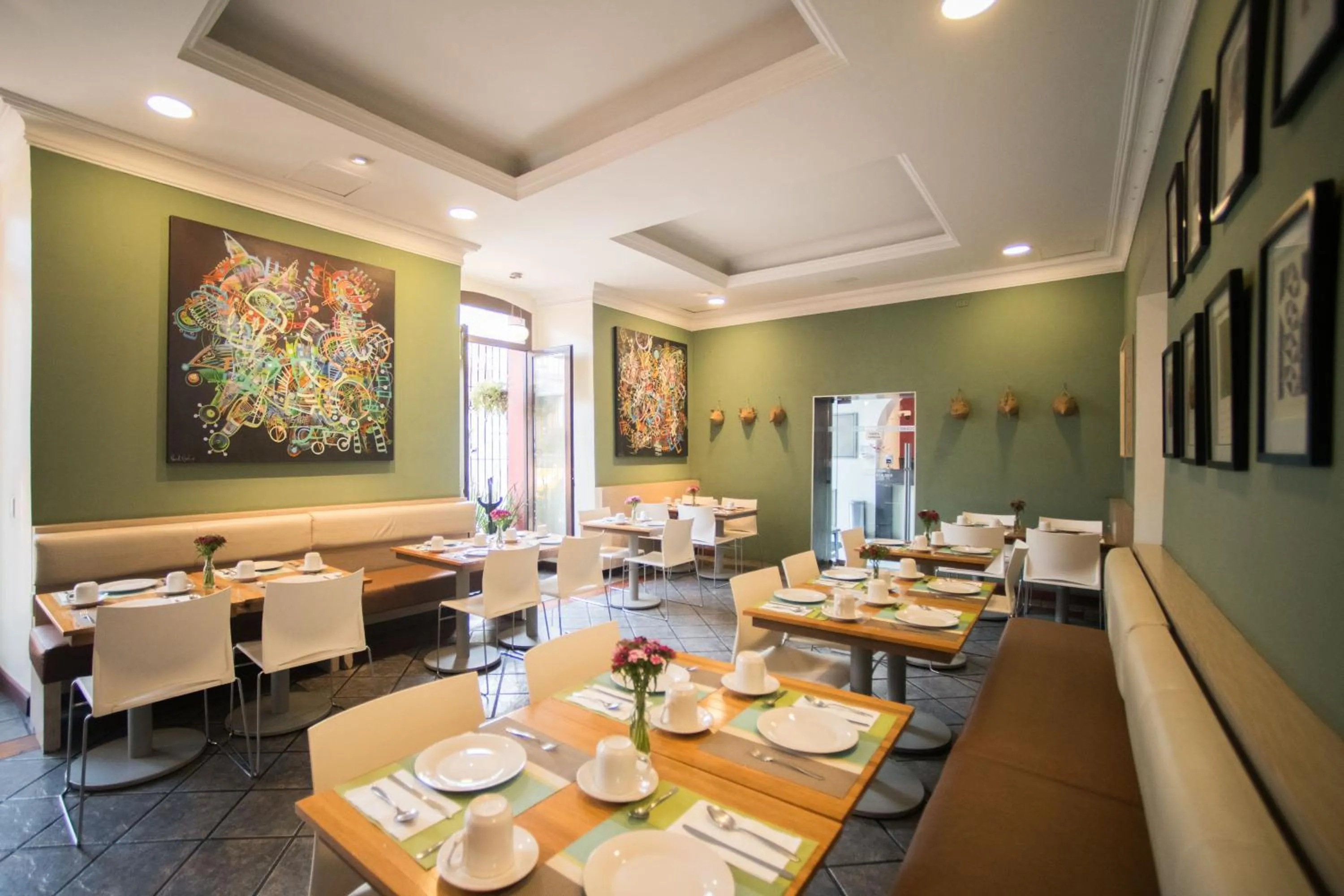 Restaurant/places to eat in Hotel Abu