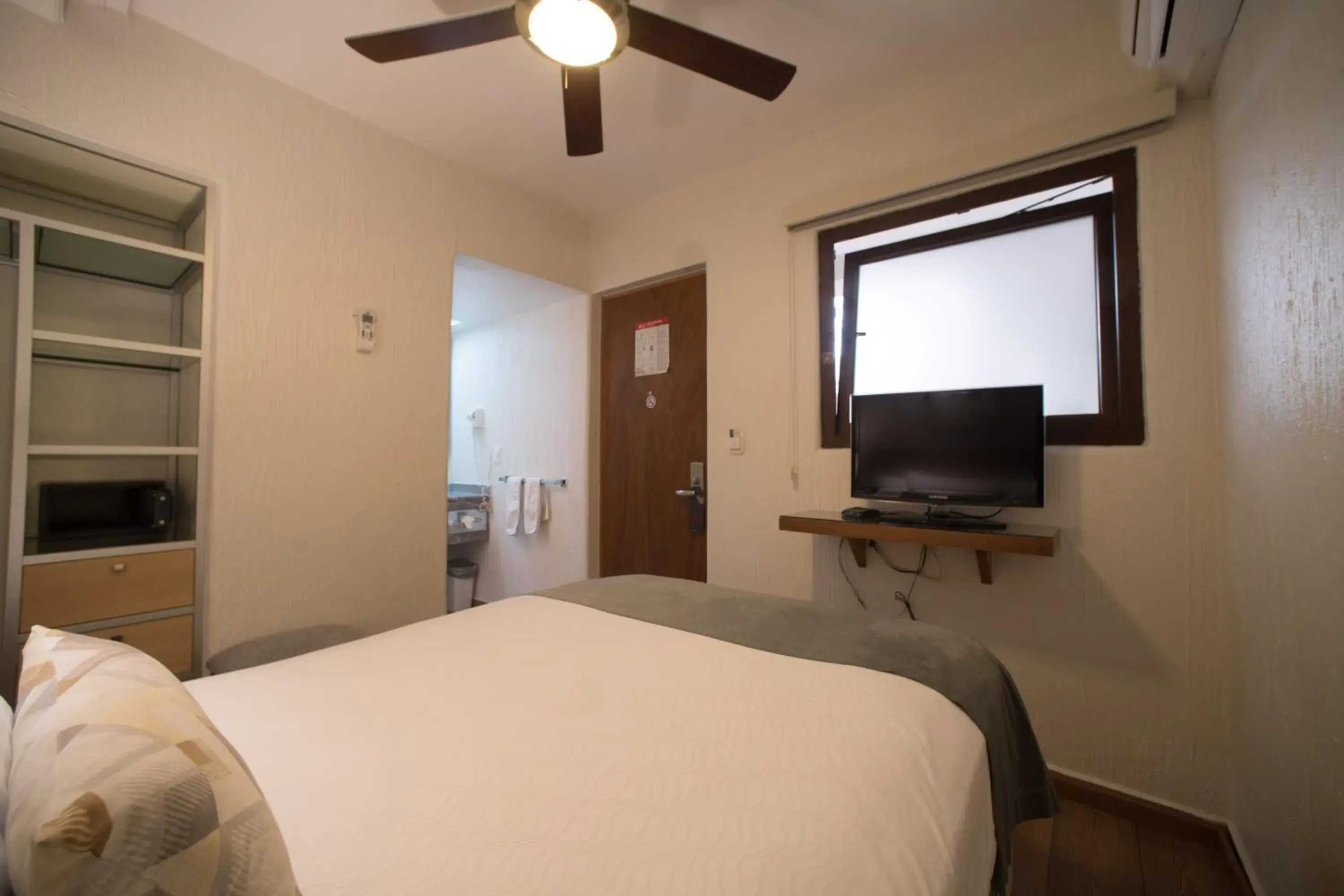 Photo of the whole room, Bed in Hotel Abu Photo of the whole room, Bed in Hotel Abu