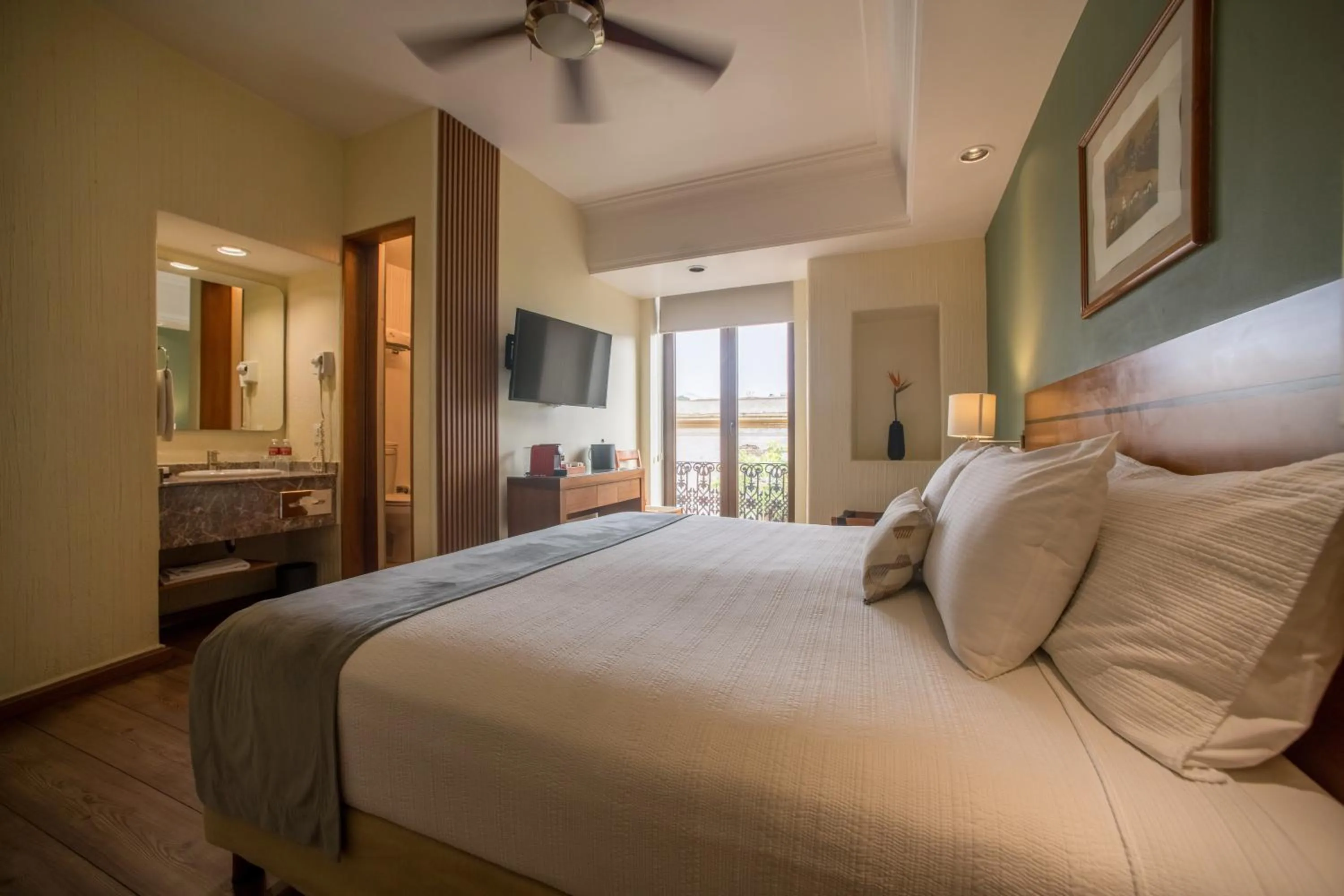 Balcony/Terrace, Bed in Hotel Abu