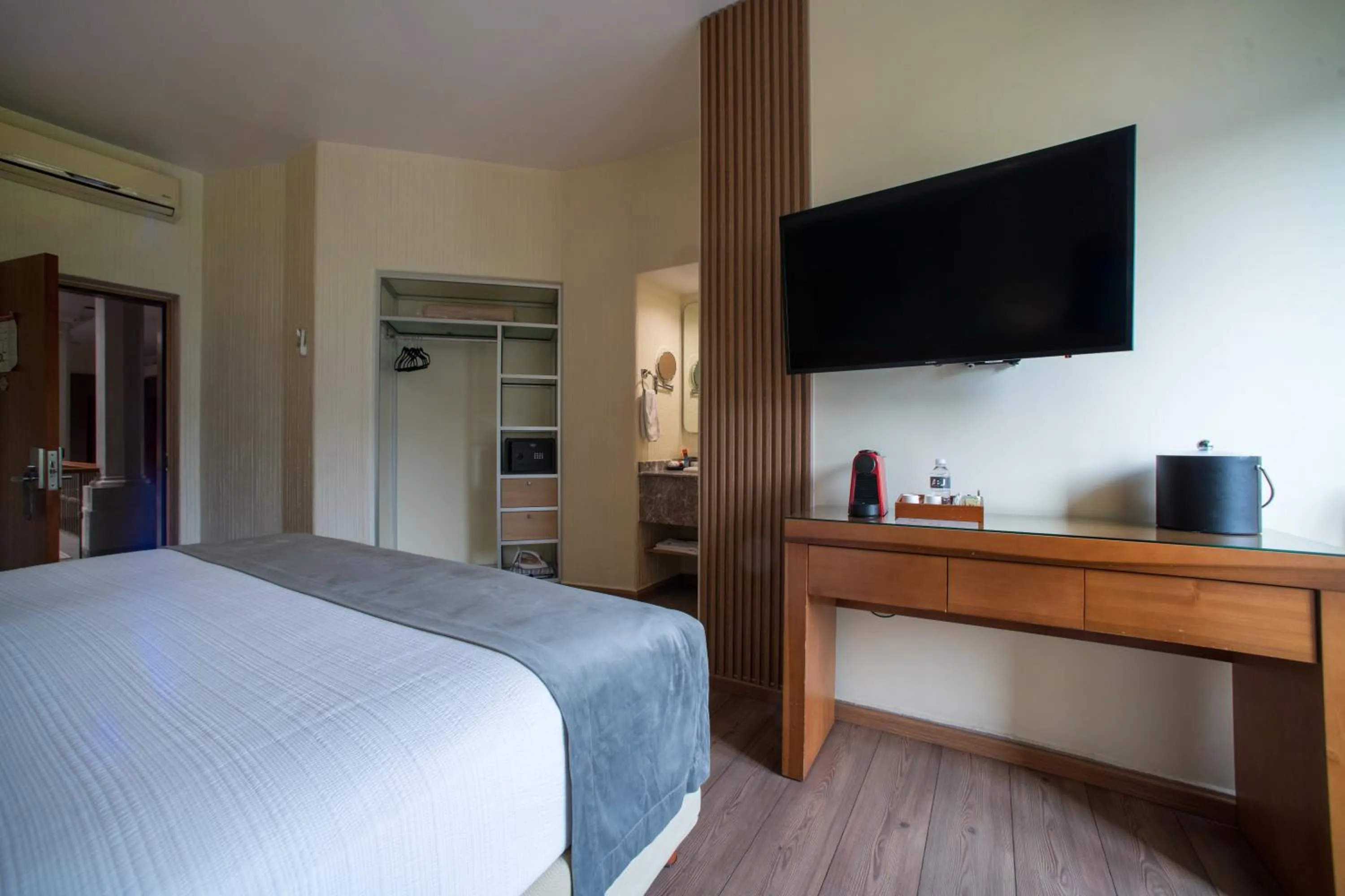 Photo of the whole room, Bed in Hotel Abu