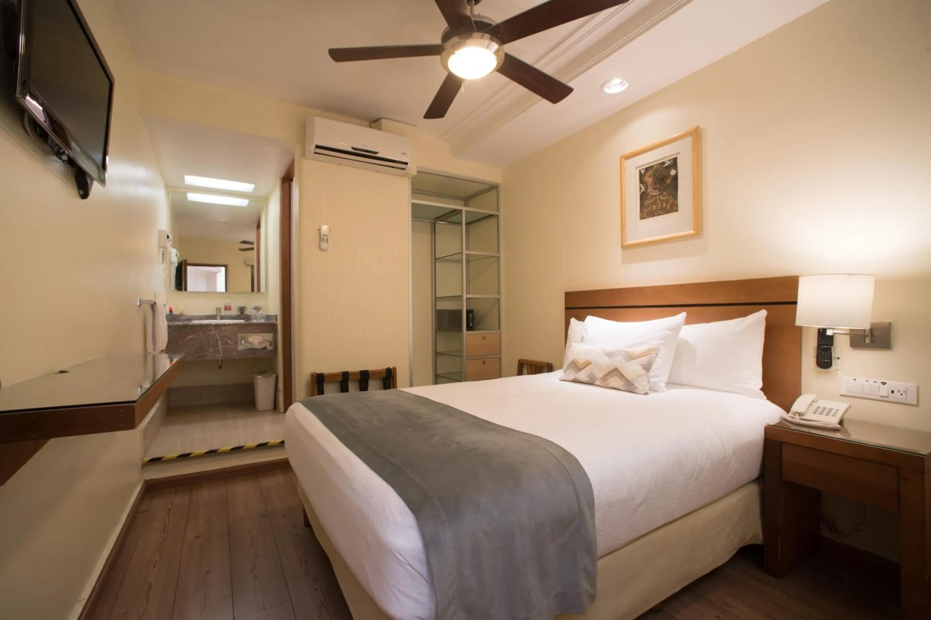 TV and multimedia, Bed in Hotel Abu