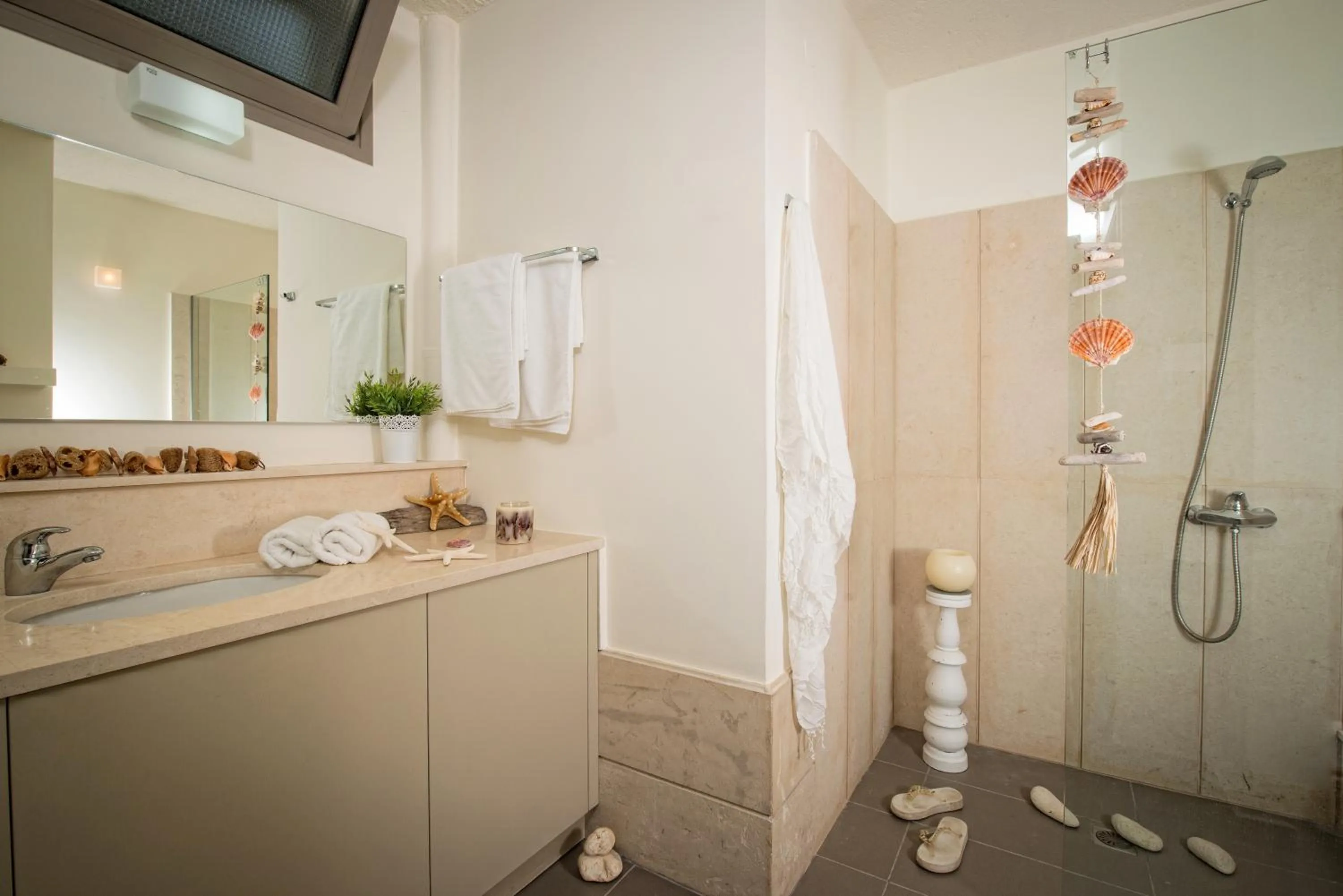 Shower in Skajado Holiday Apartments