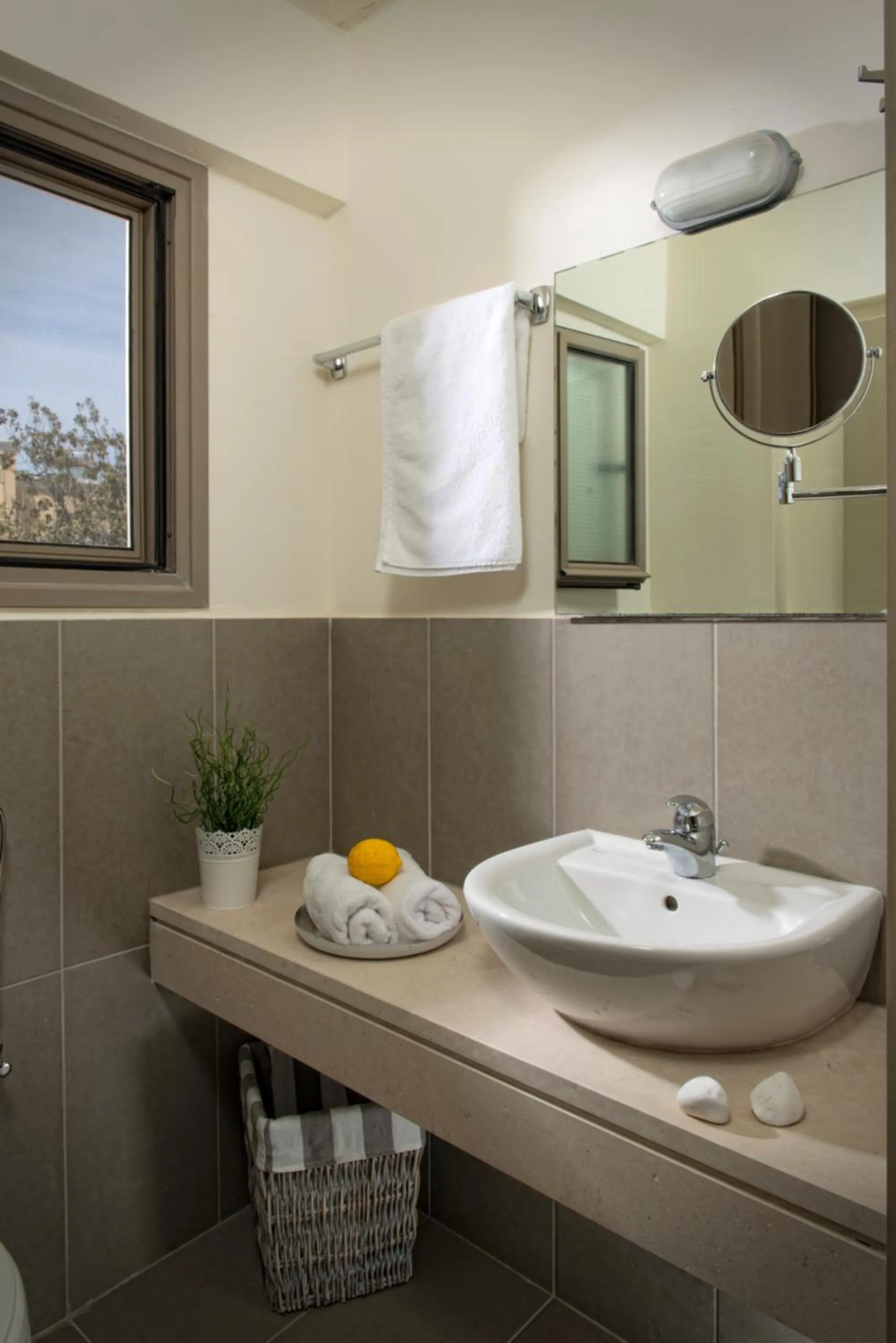 Bathroom in Skajado Holiday Apartments