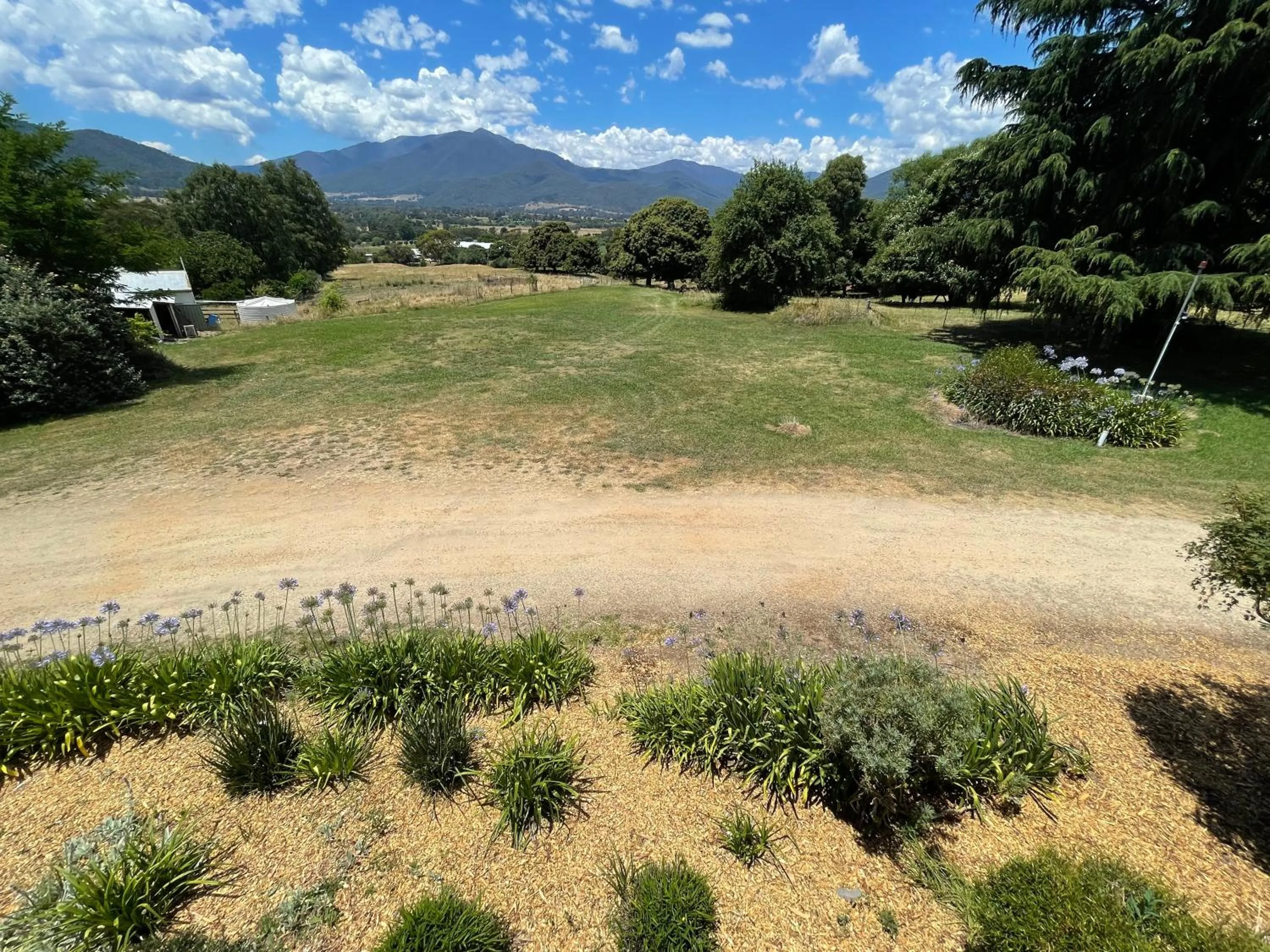 Mountain Creek Motel Bar & Restaurant