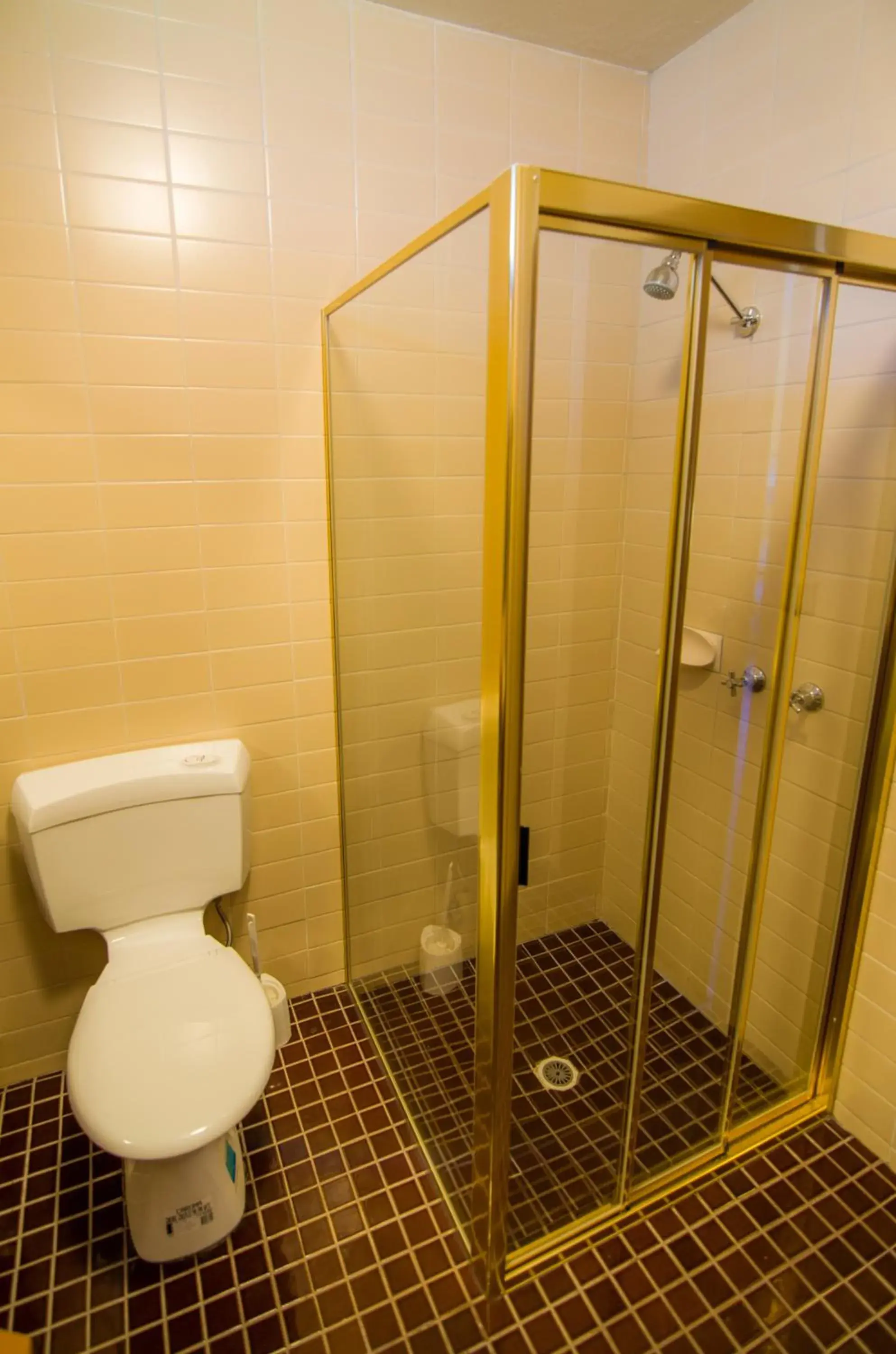 Bathroom in Mountain Creek Motel Bar & Restaurant Bathroom in Mountain Creek Motel Bar & Restaurant